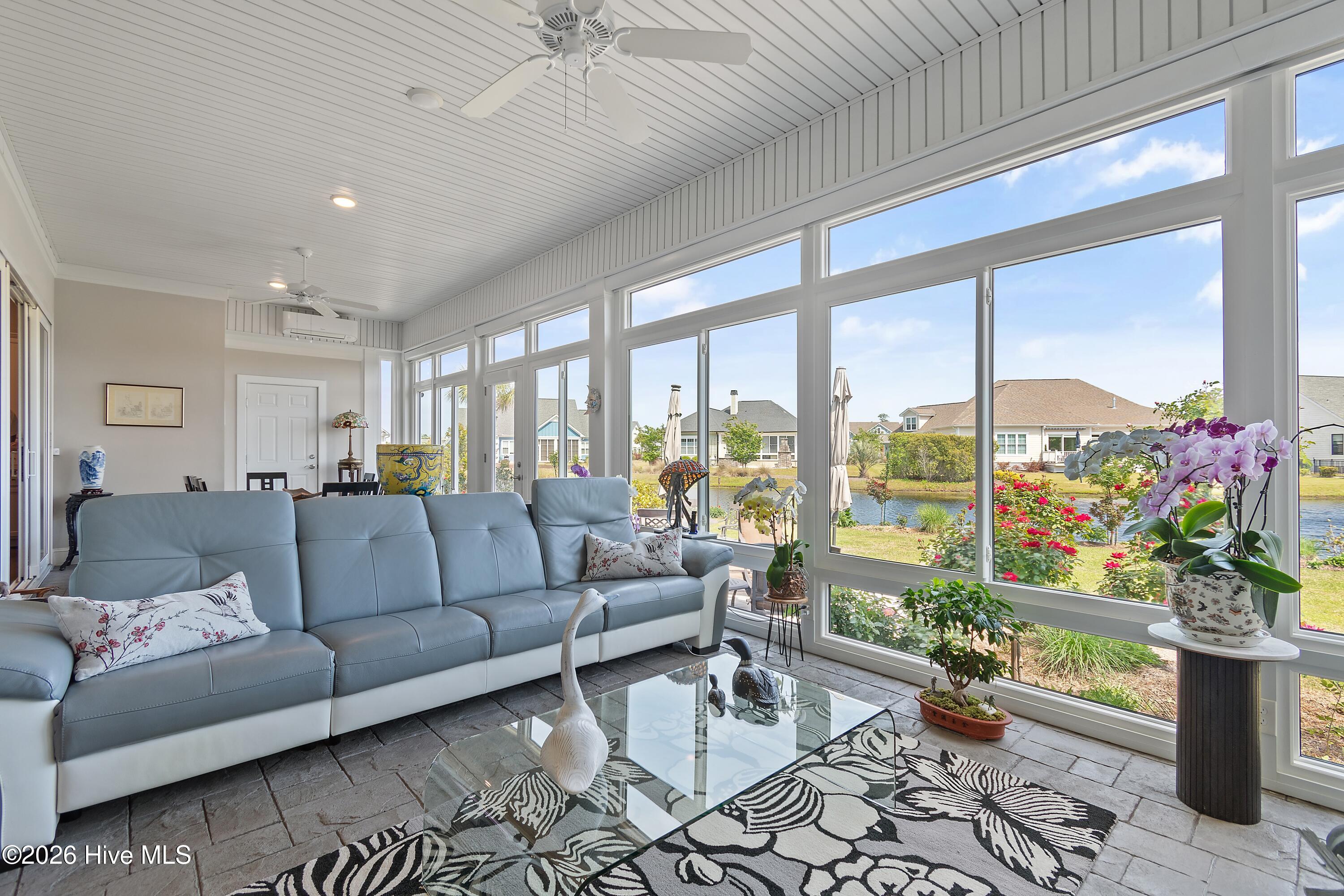 100560288 | Photo 23