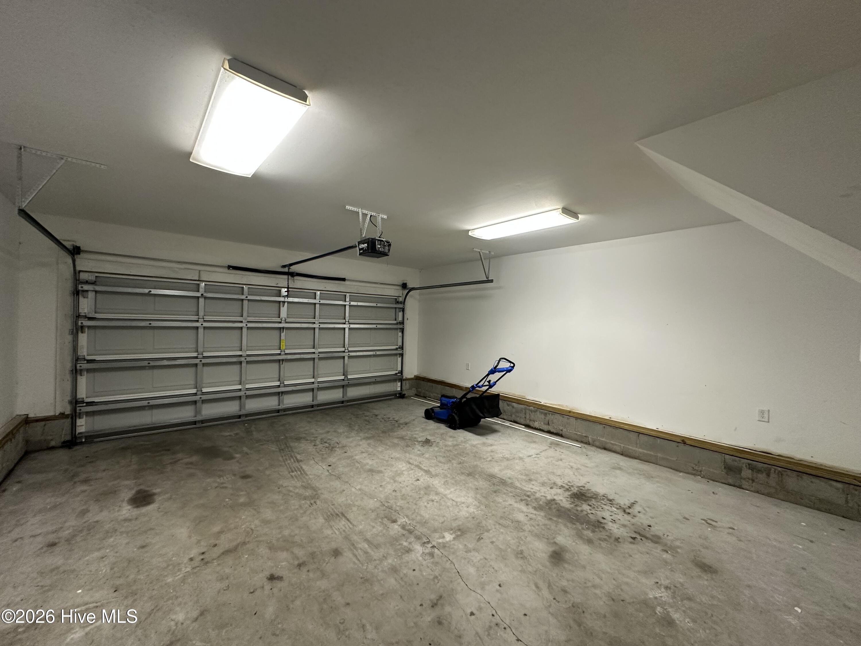 100564152 | Photo 30