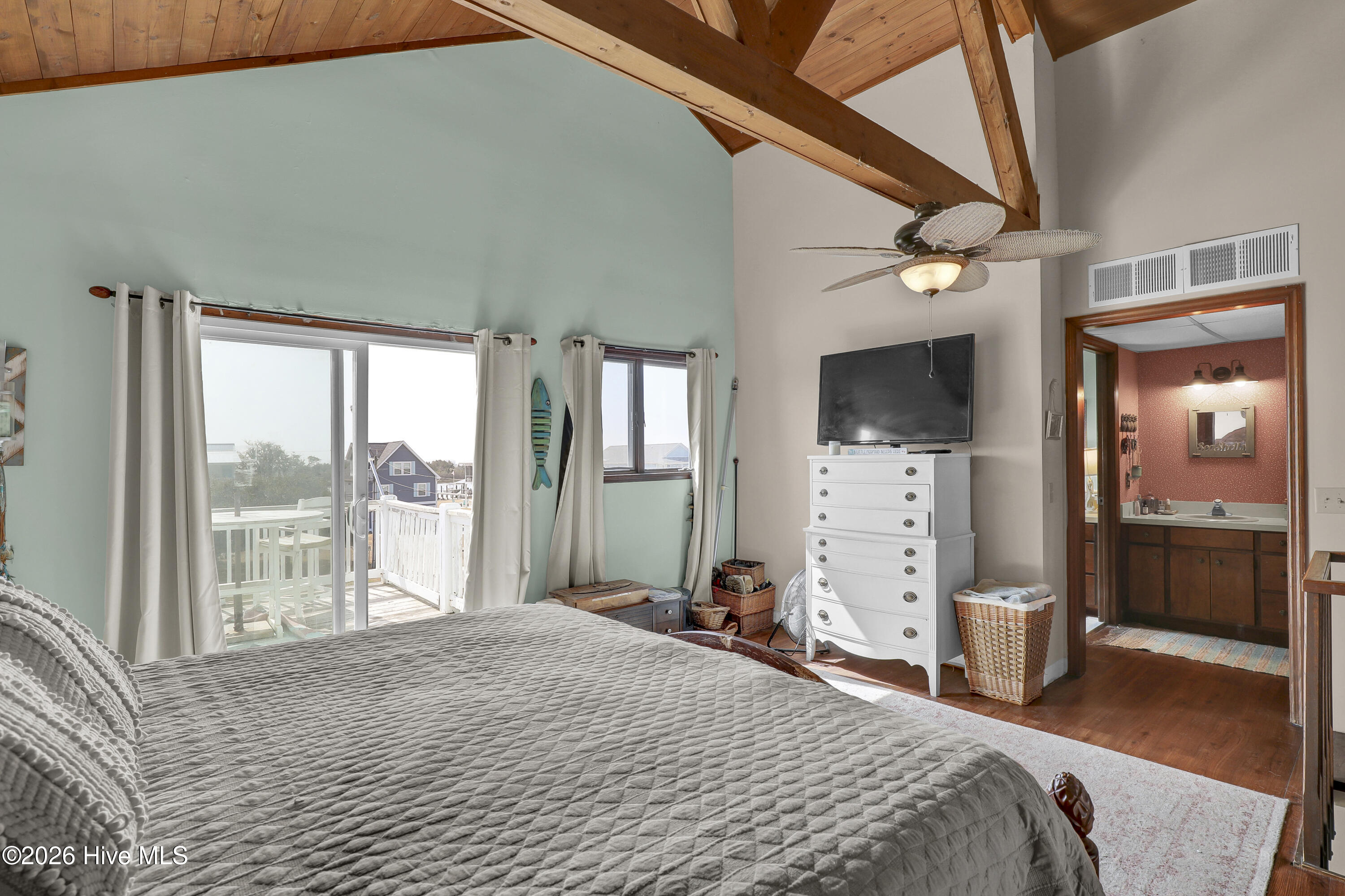 100559056 | Photo 16