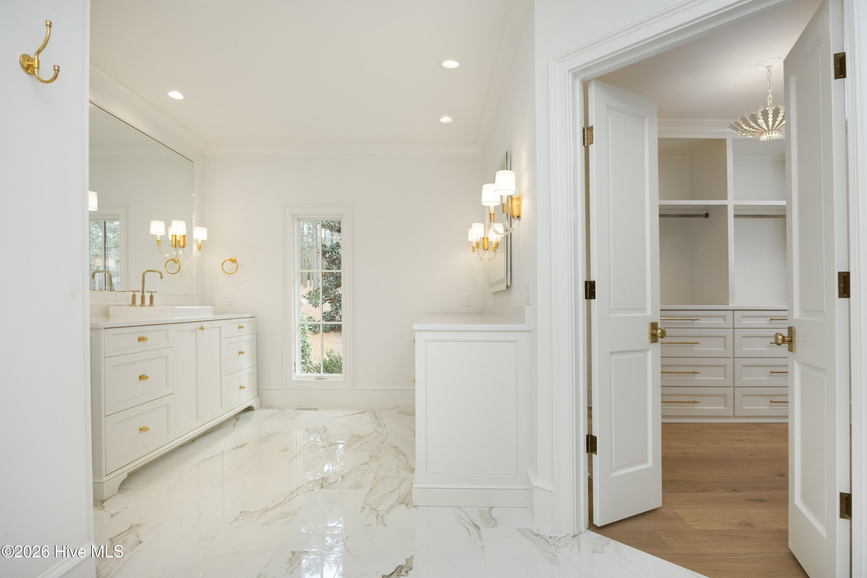 43PrimaryBathWithCloset