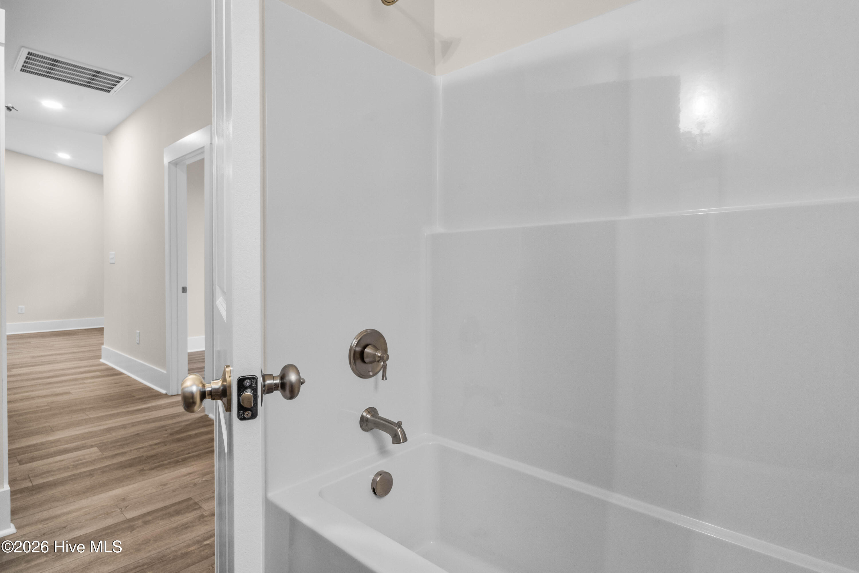 100523338 | Photo 22