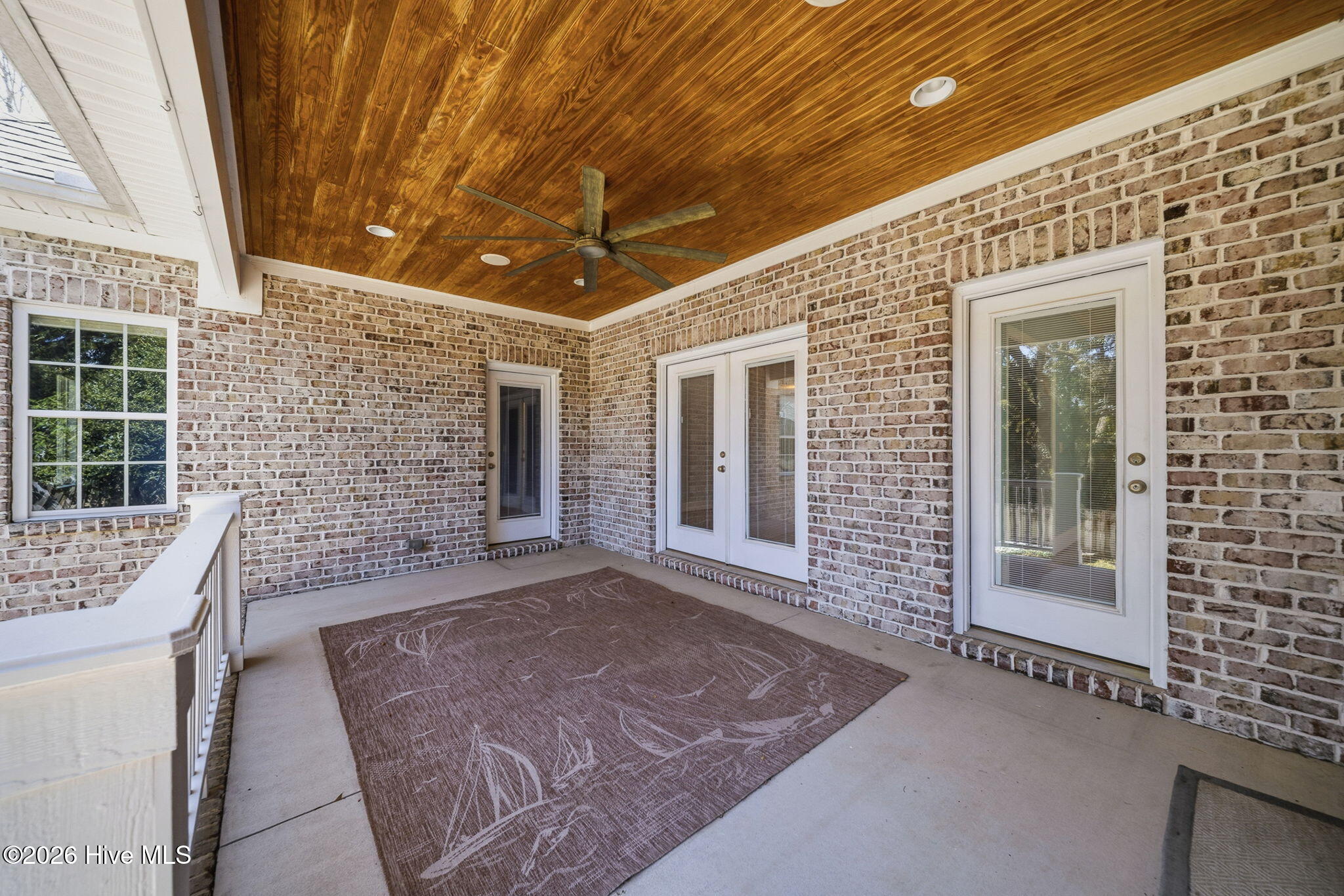 100564358 | Photo 56