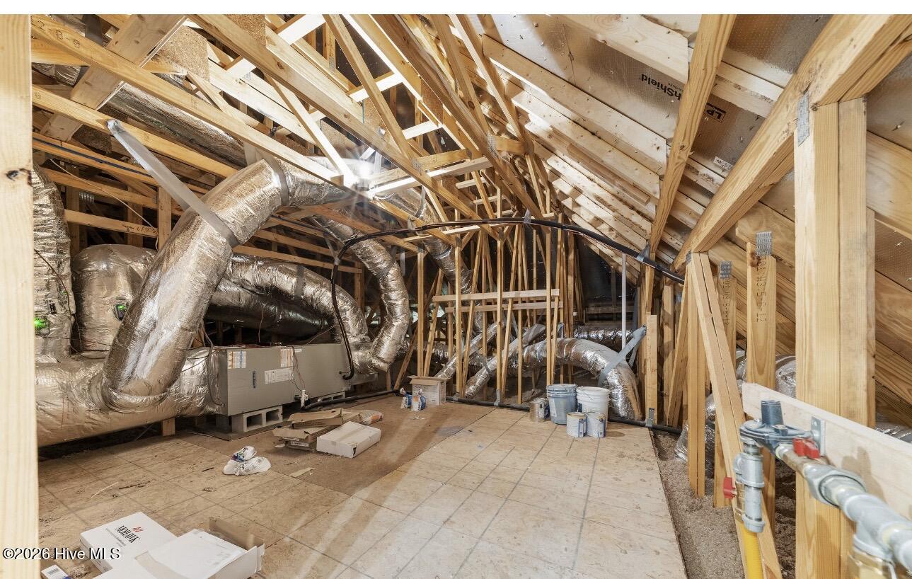 100556989 | Photo 34