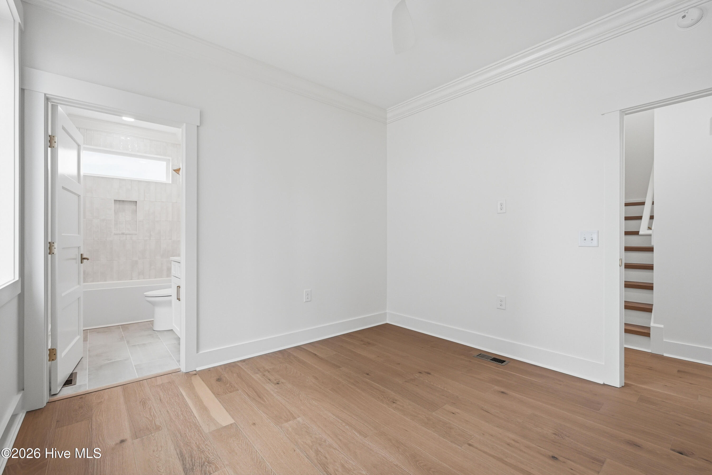 100508019 | Photo 42