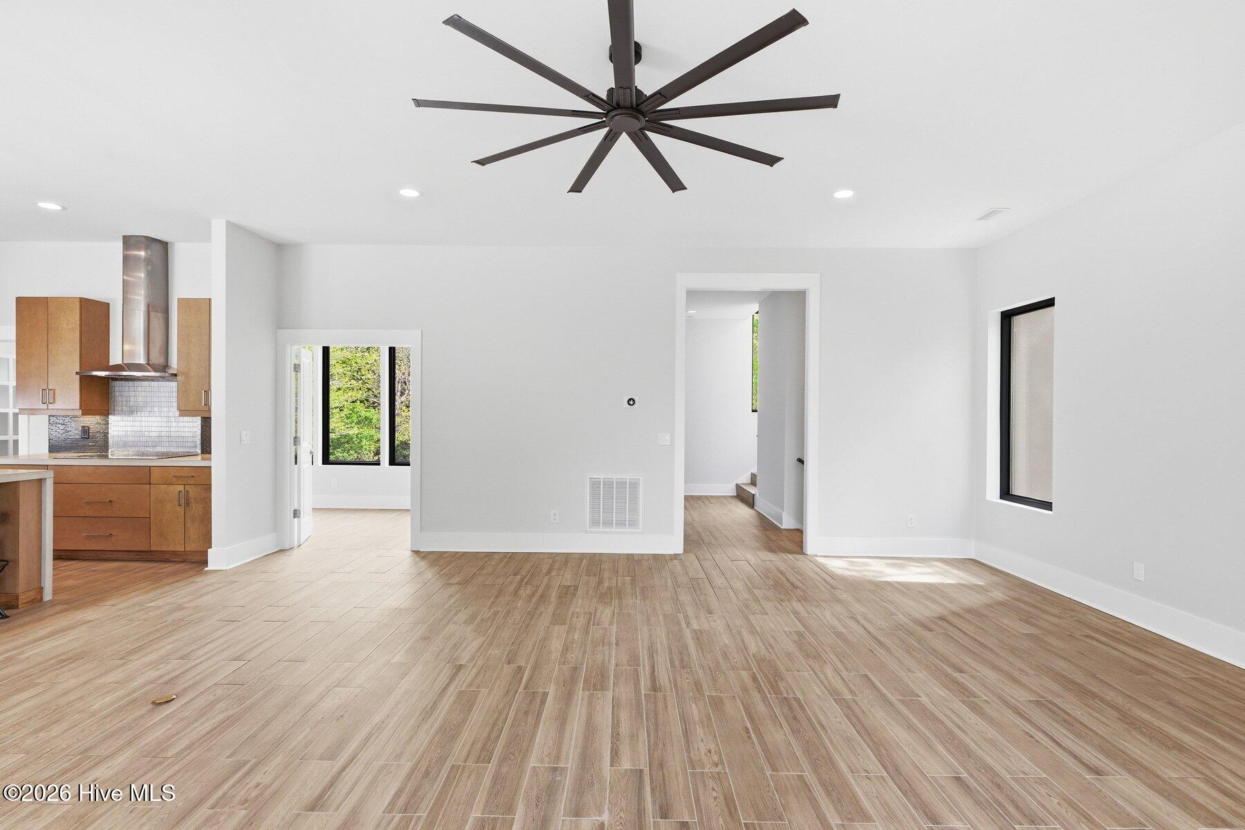 100566694 | Photo 22