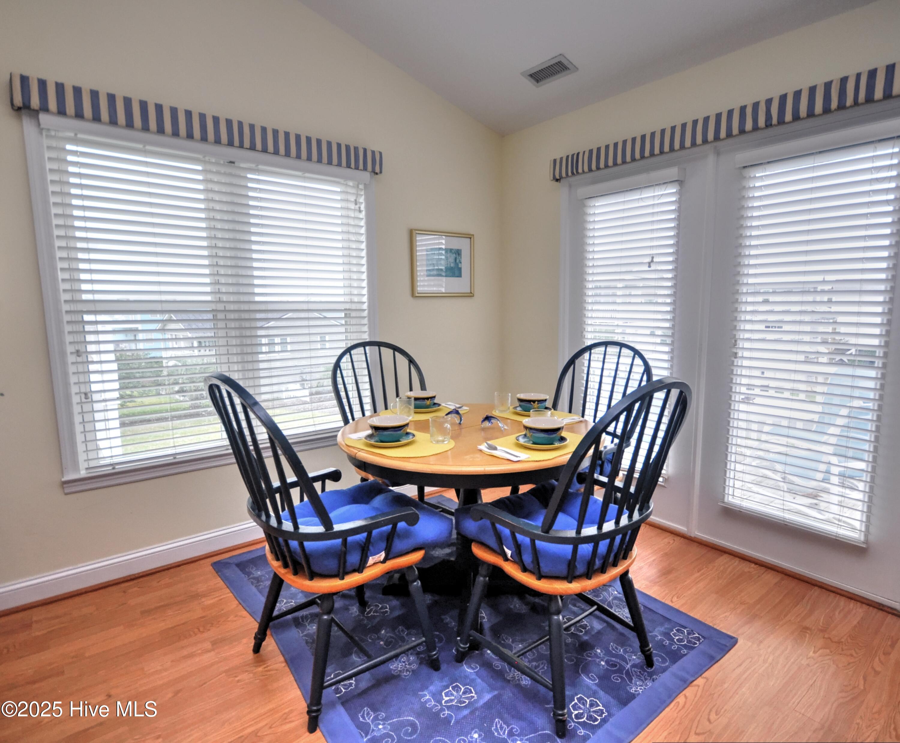 100538748 | Photo 23