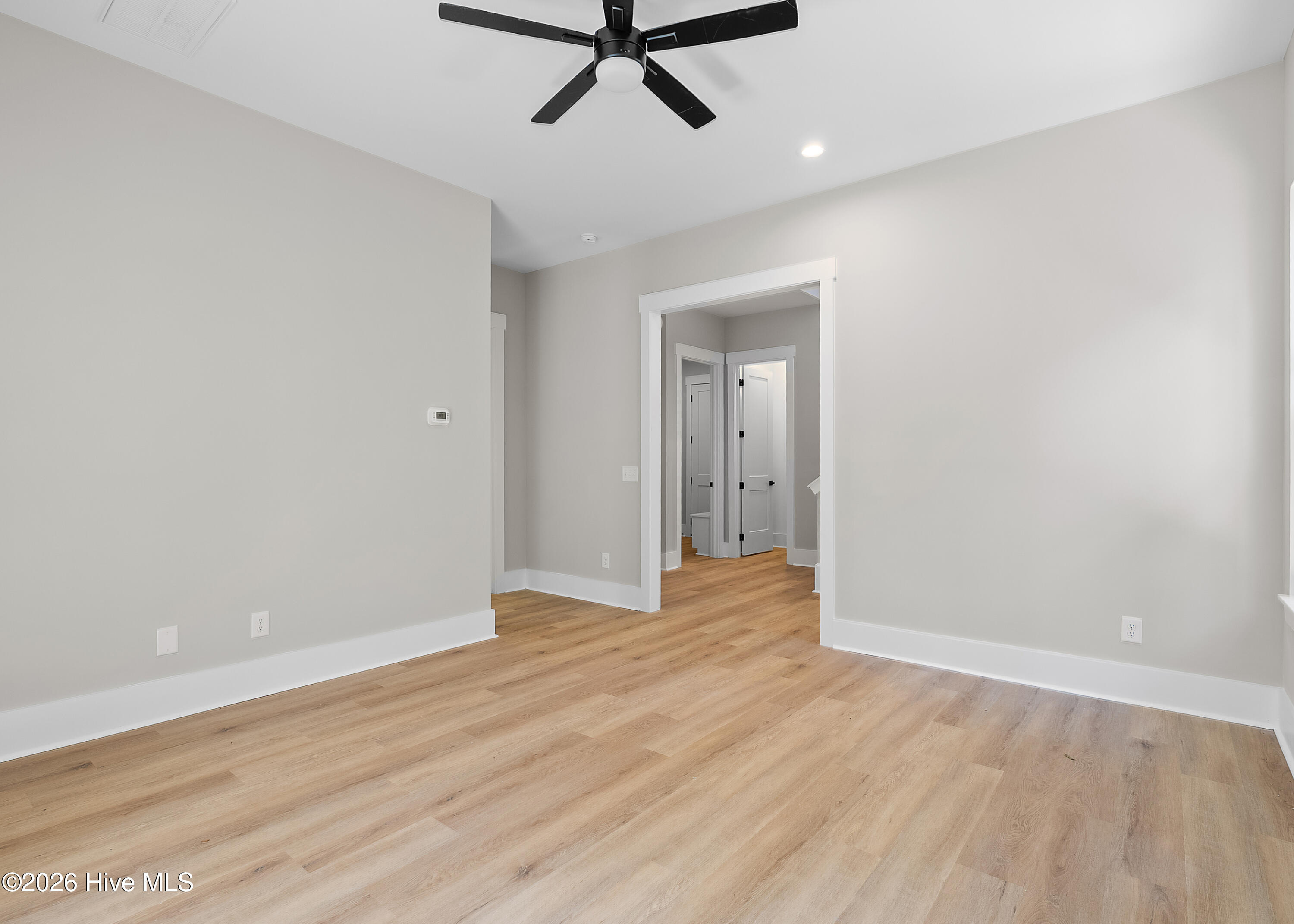 100557015 | Photo 17