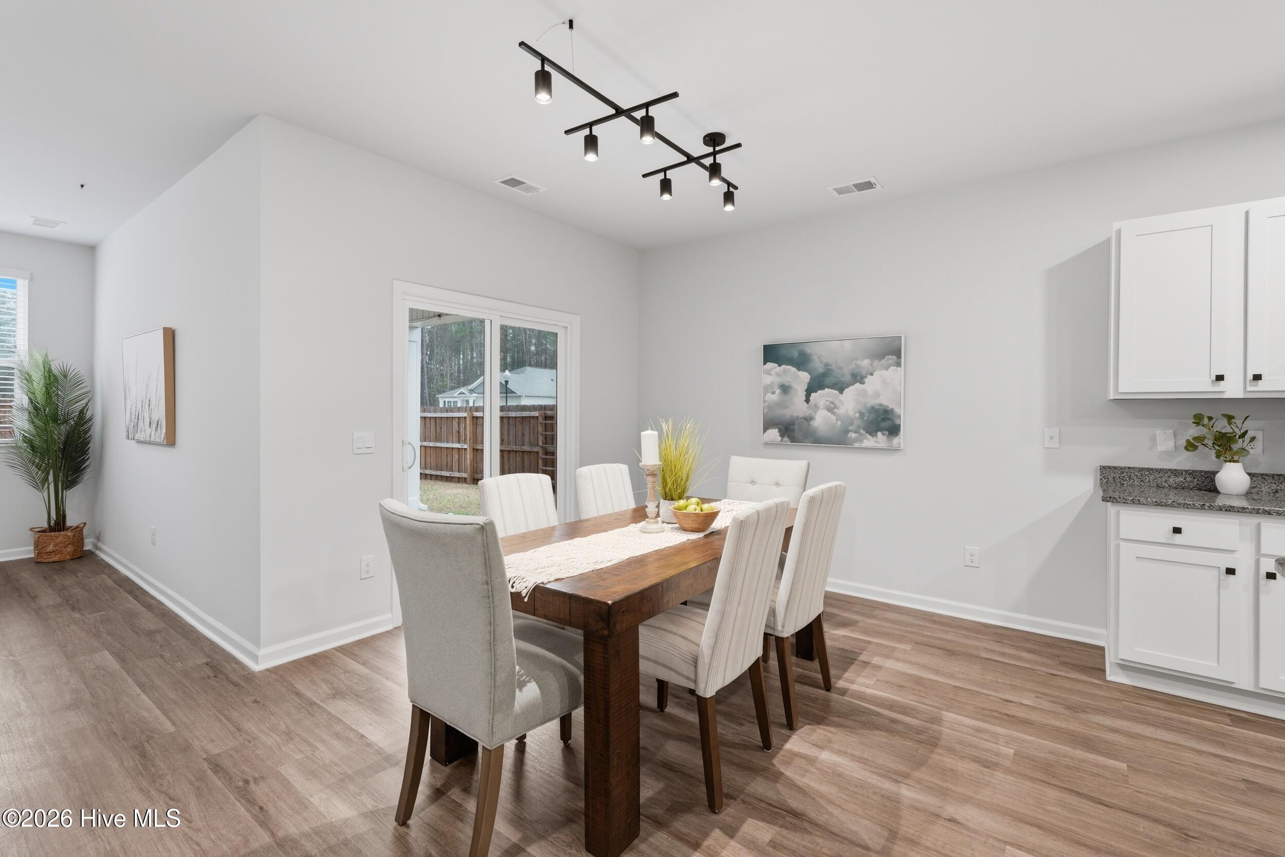 100561033 | Photo 18