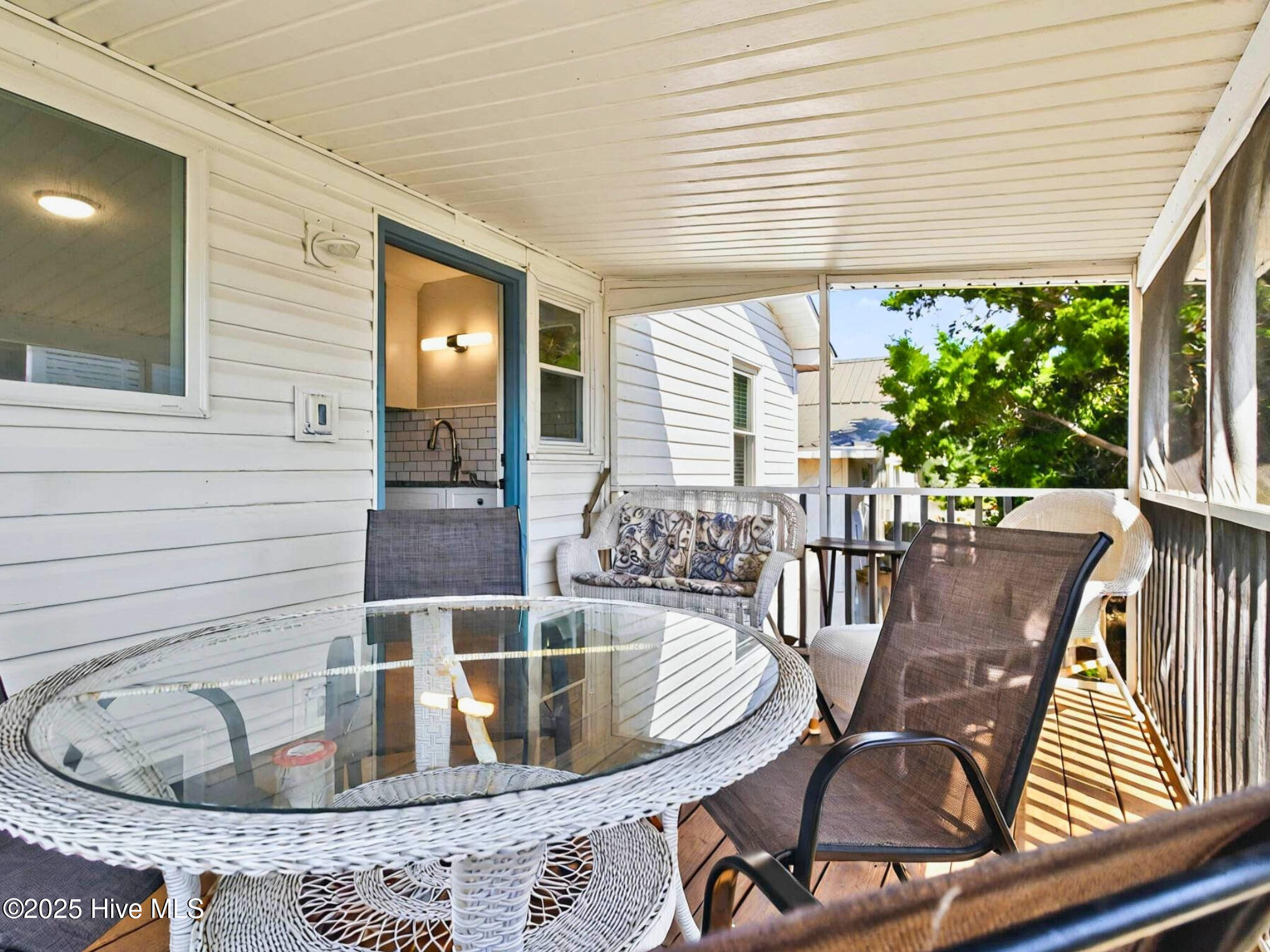 100504393 | Photo 17