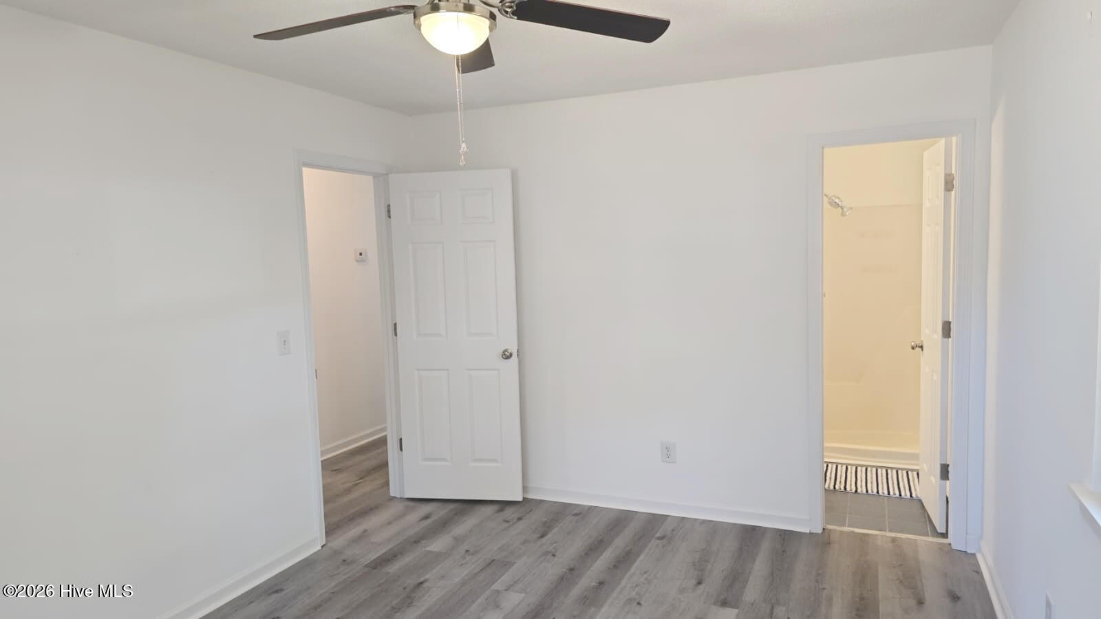 100568937 | Photo 11