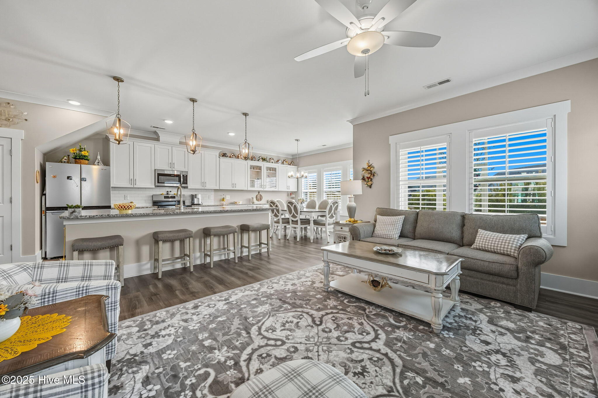 100533920 | Photo 14