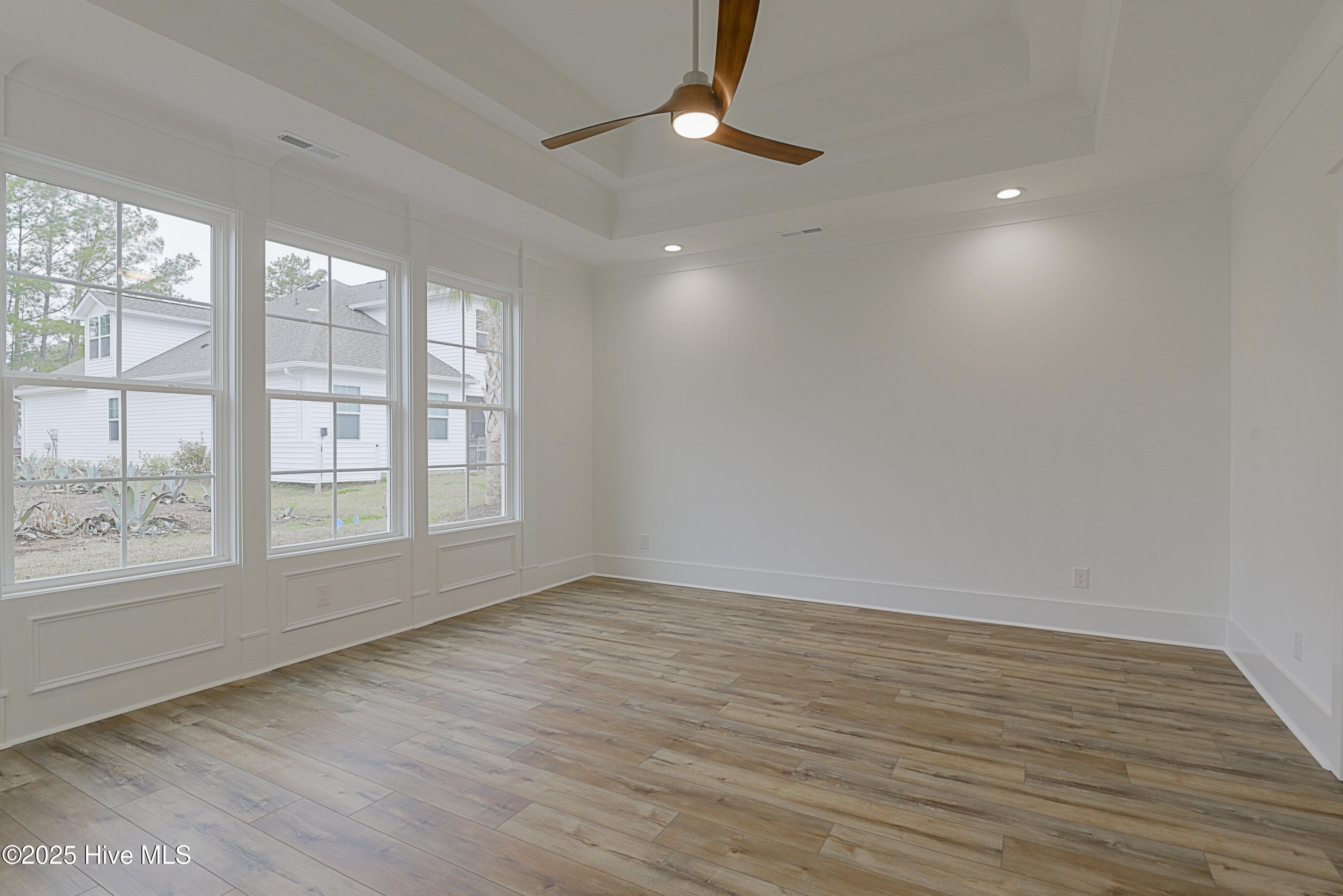 100520217 | Photo 22