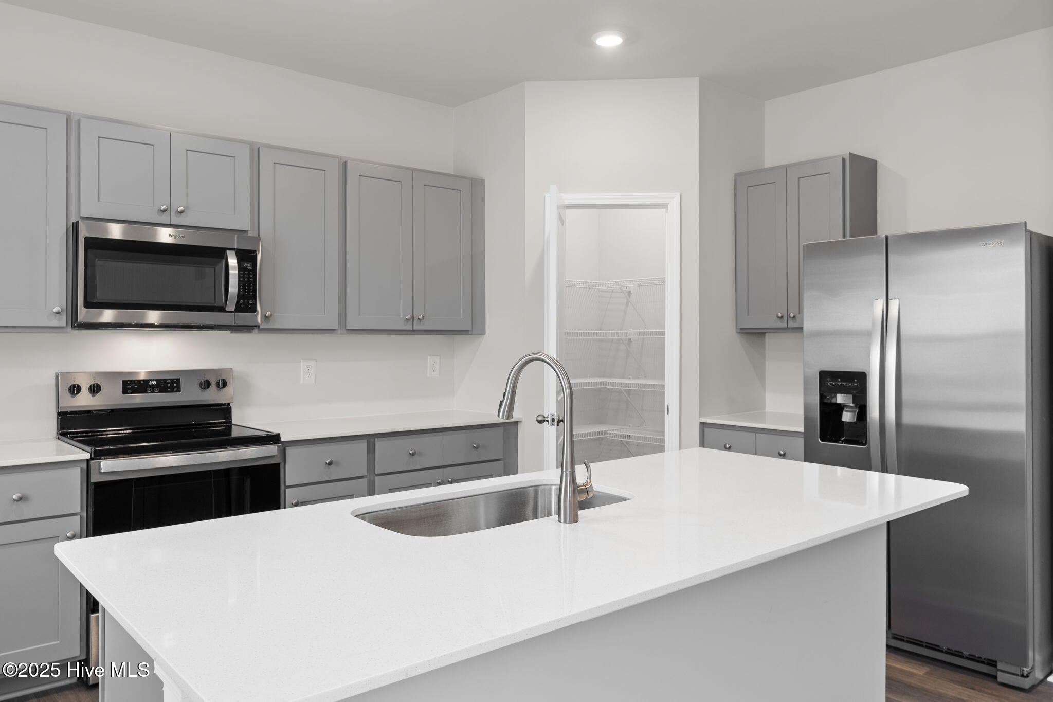 100507185 | Photo 39