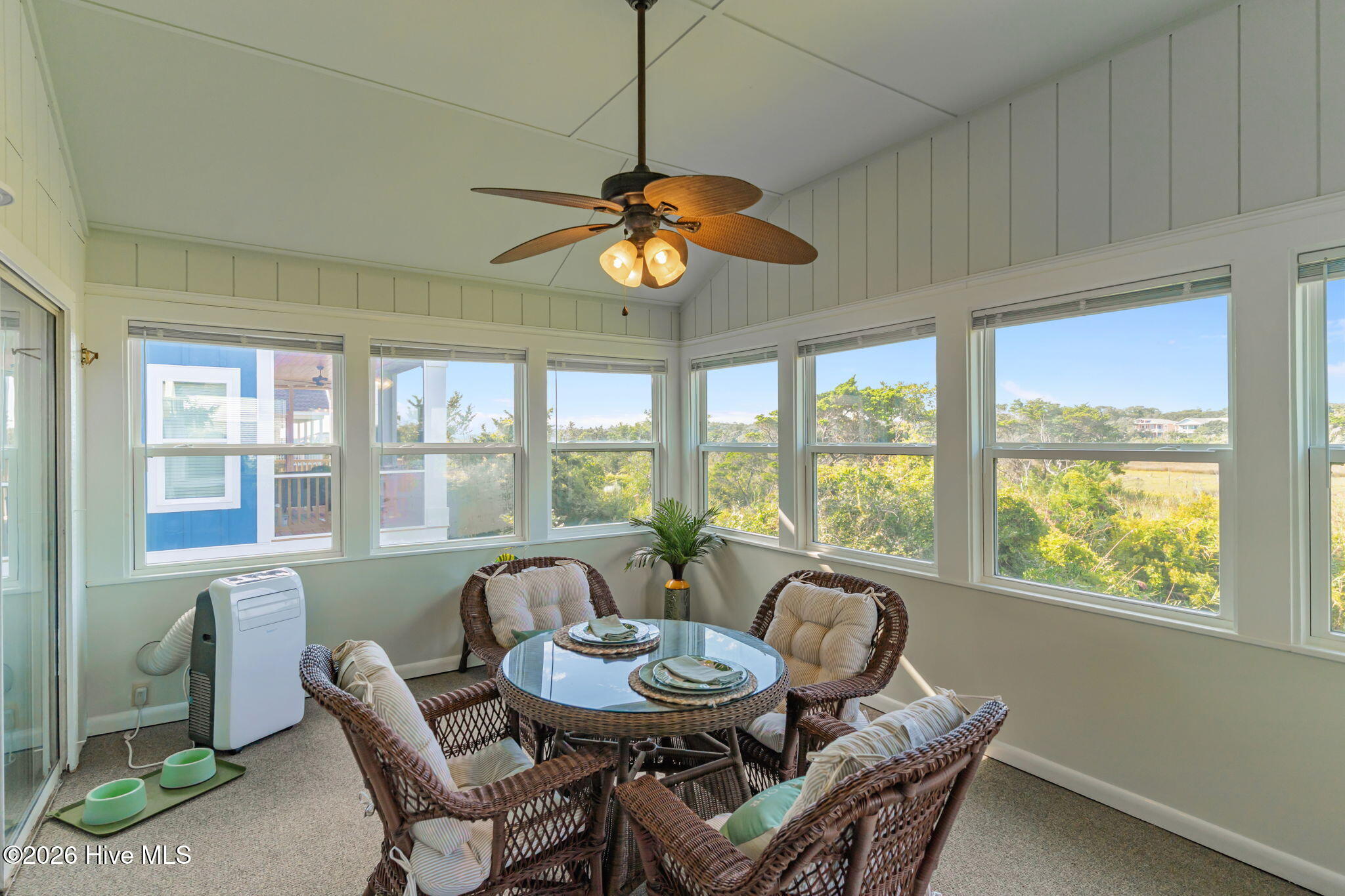 100553144 | Photo 51