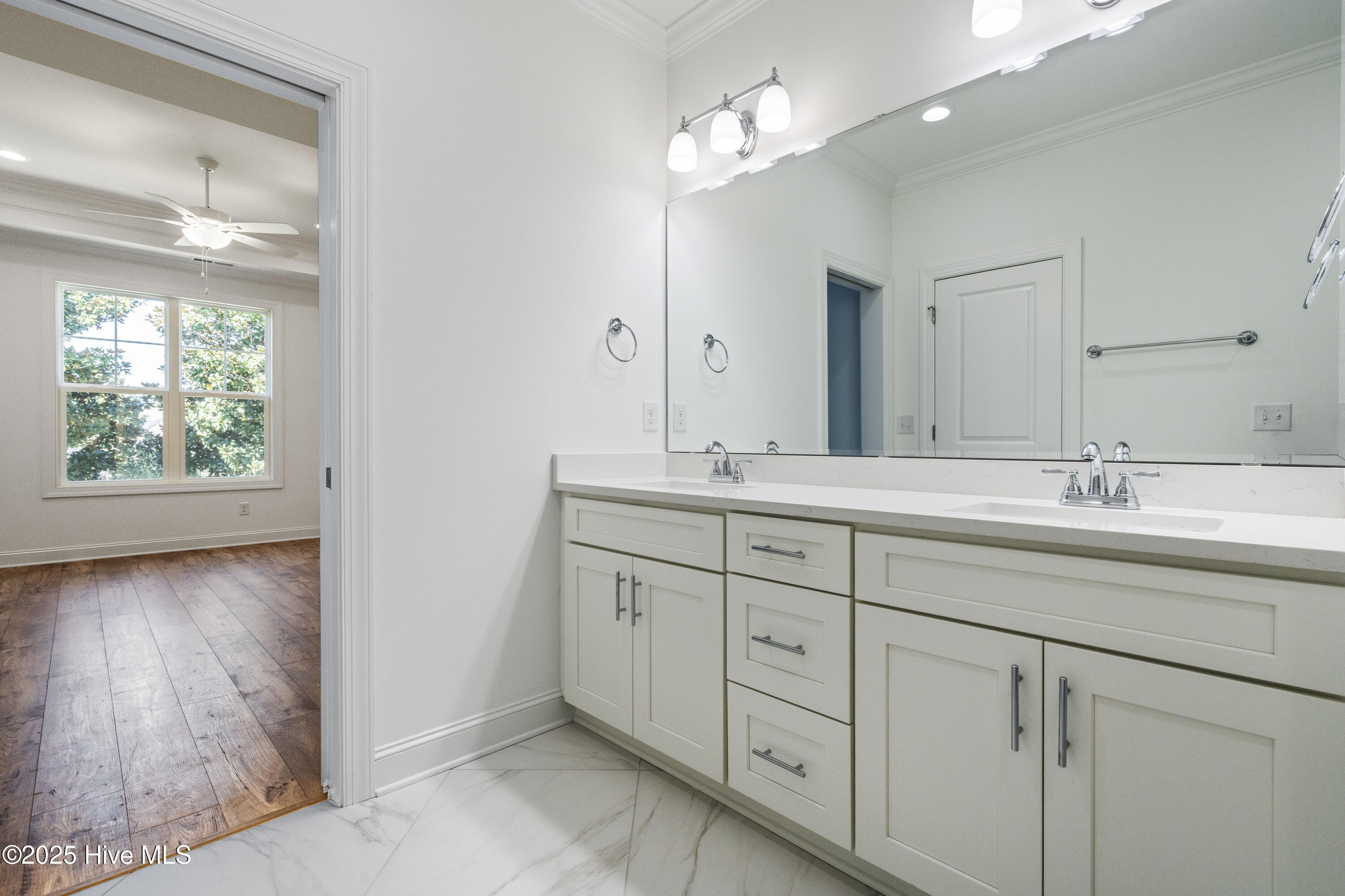 100522152 | Photo 23