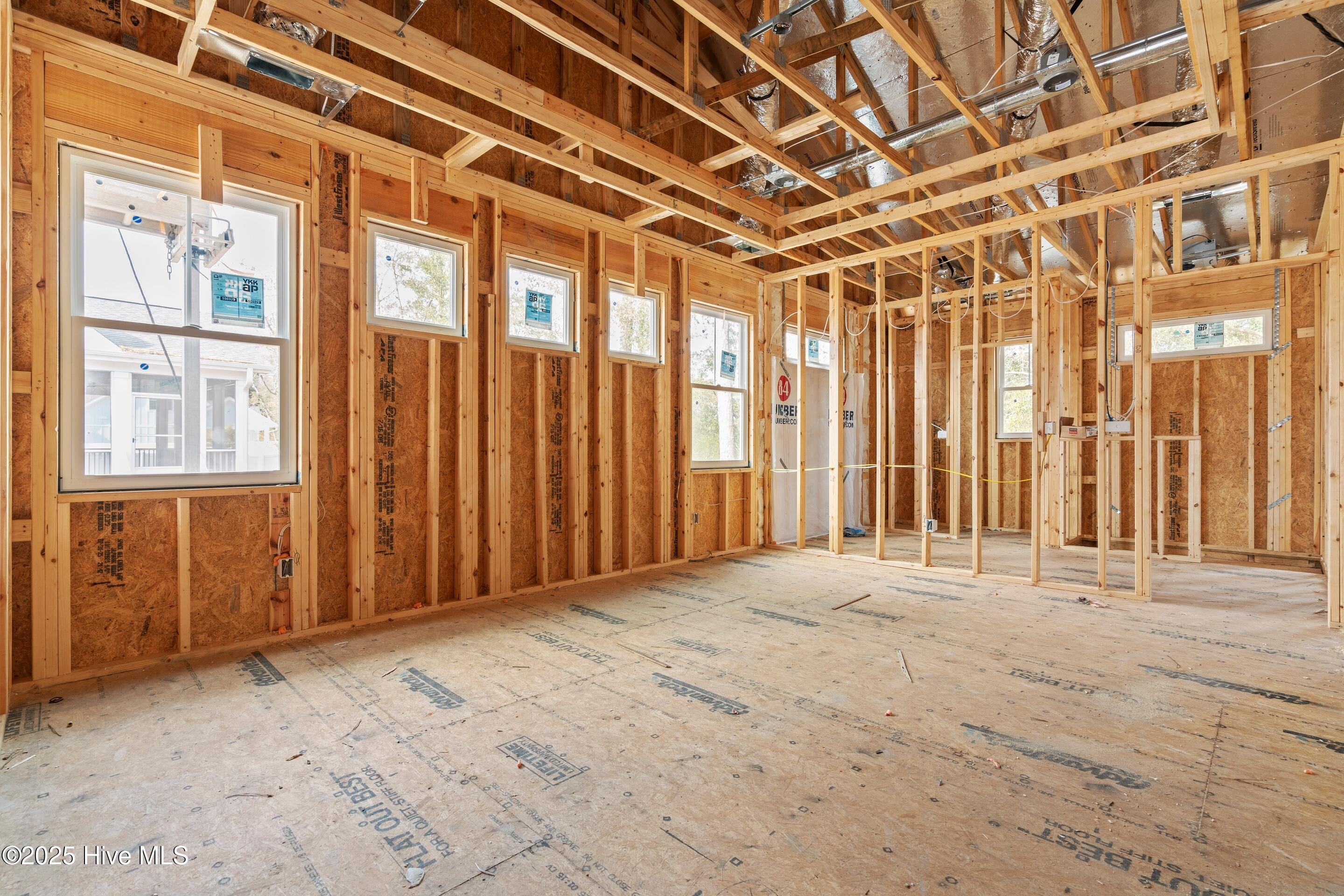 100543070 | Photo 37