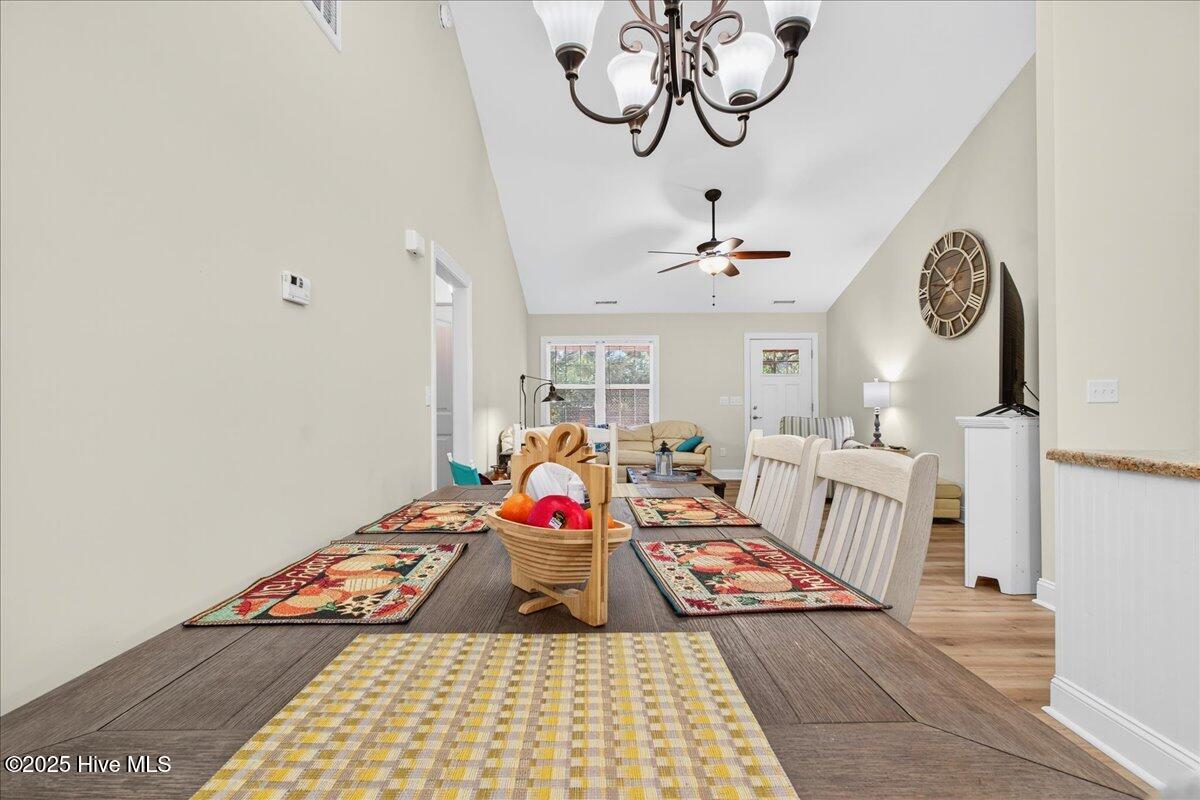 100526521 | Photo 15