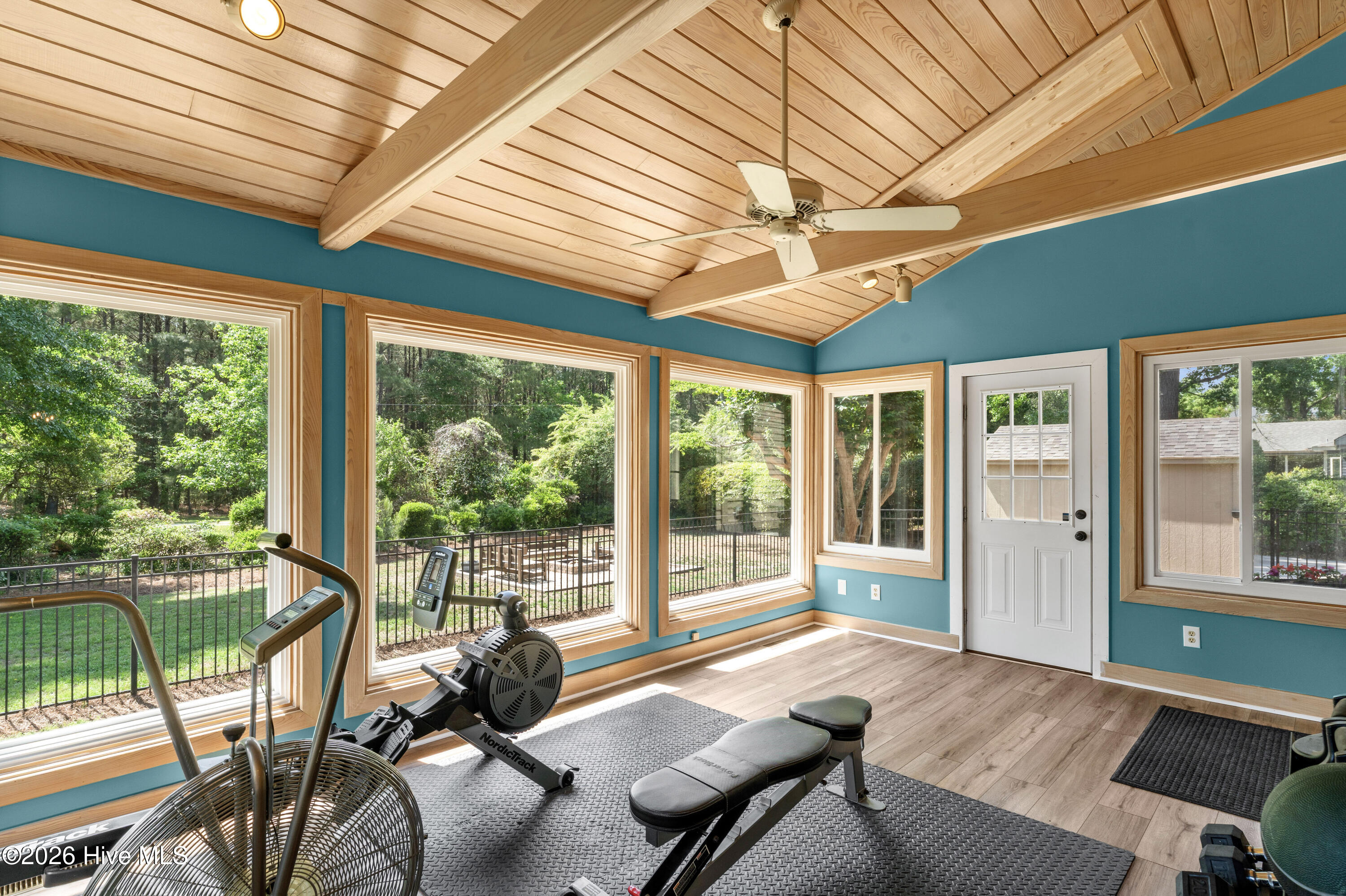 100569922 | Photo 32