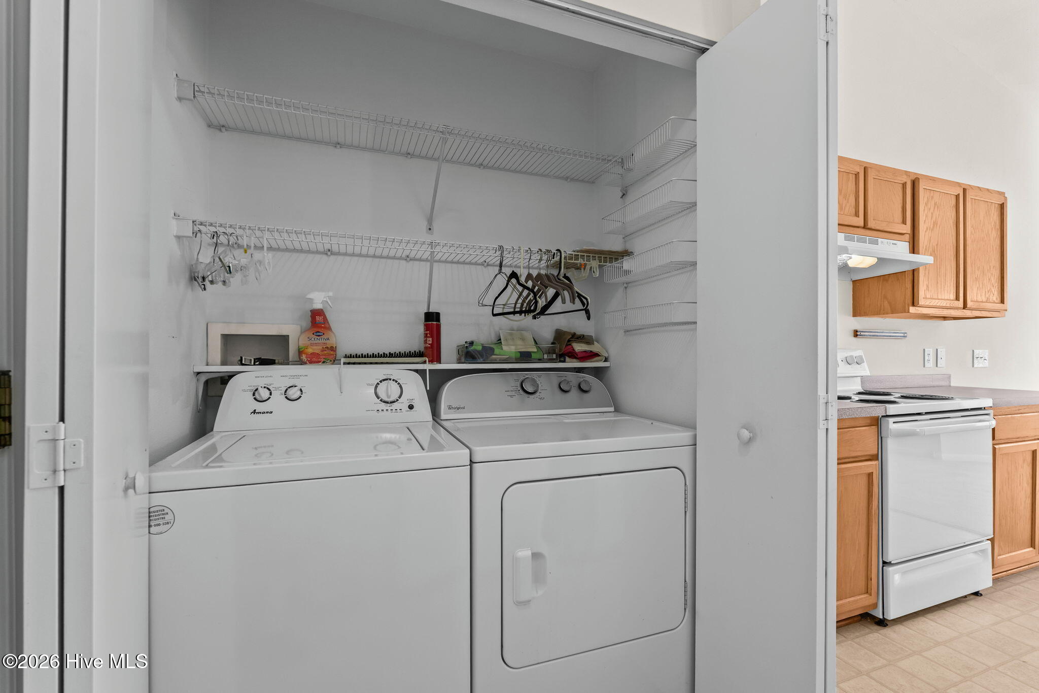 100548691 | Photo 24