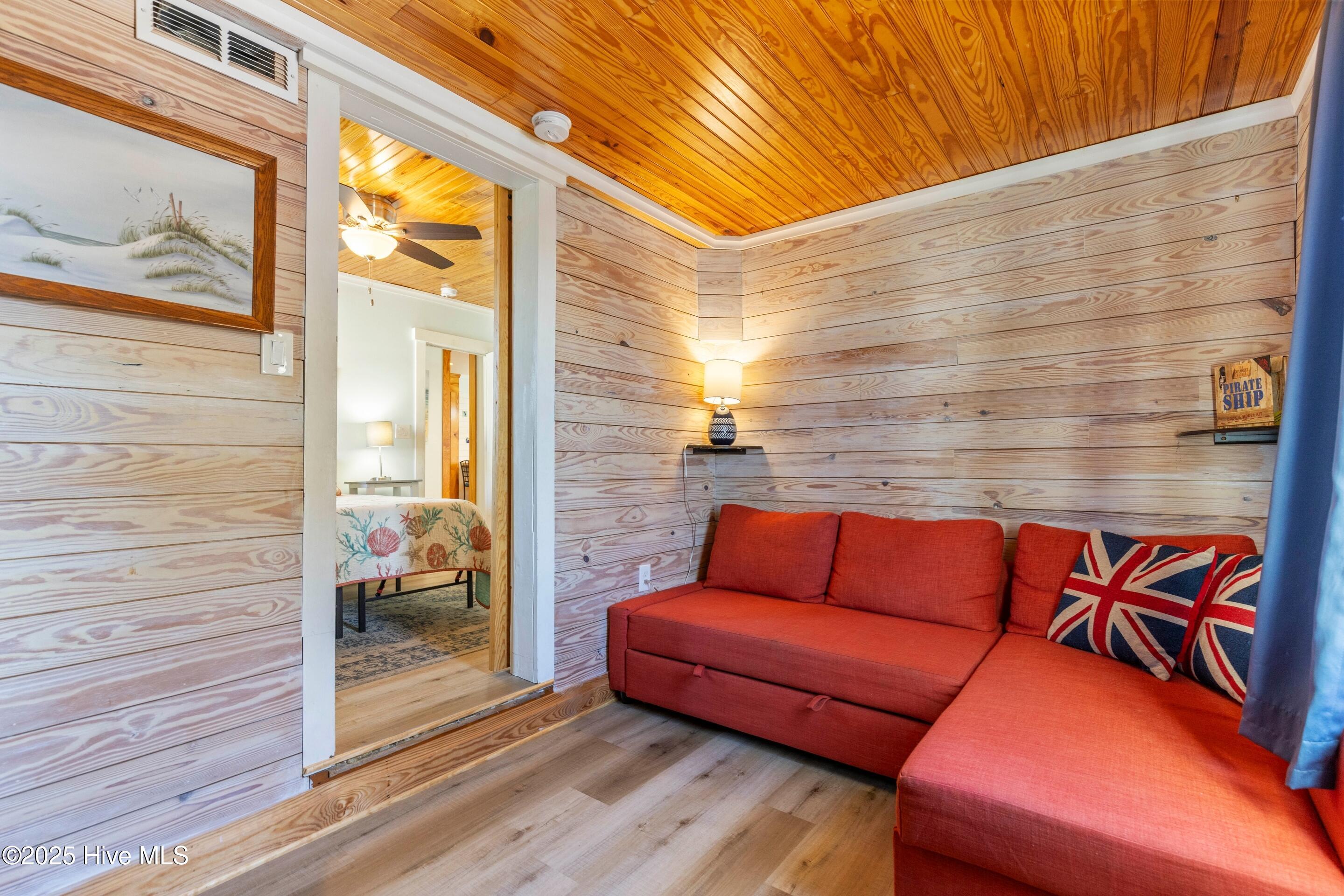 100567427 | Photo 21