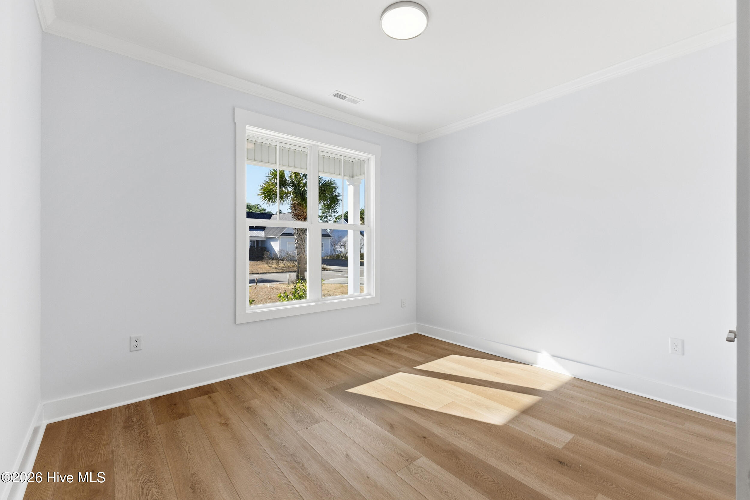 100549765 | Photo 16