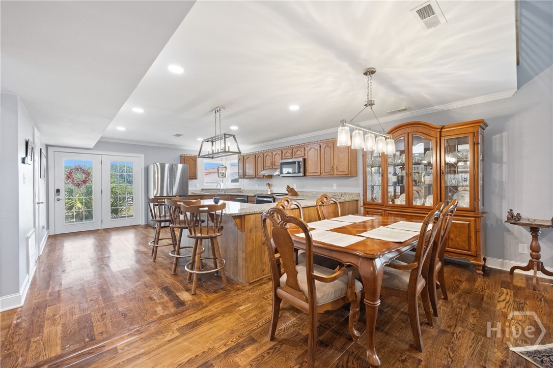 Generous dining area connected to the kitchen, per