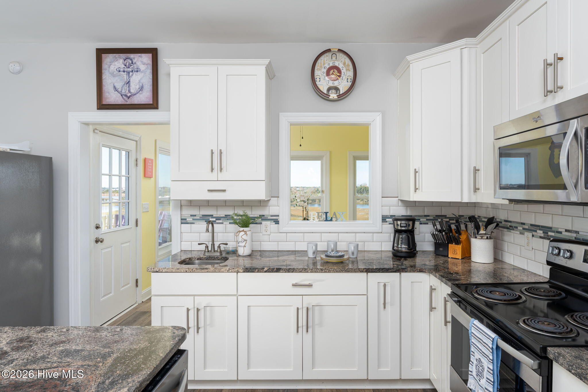 100560160 | Photo 21