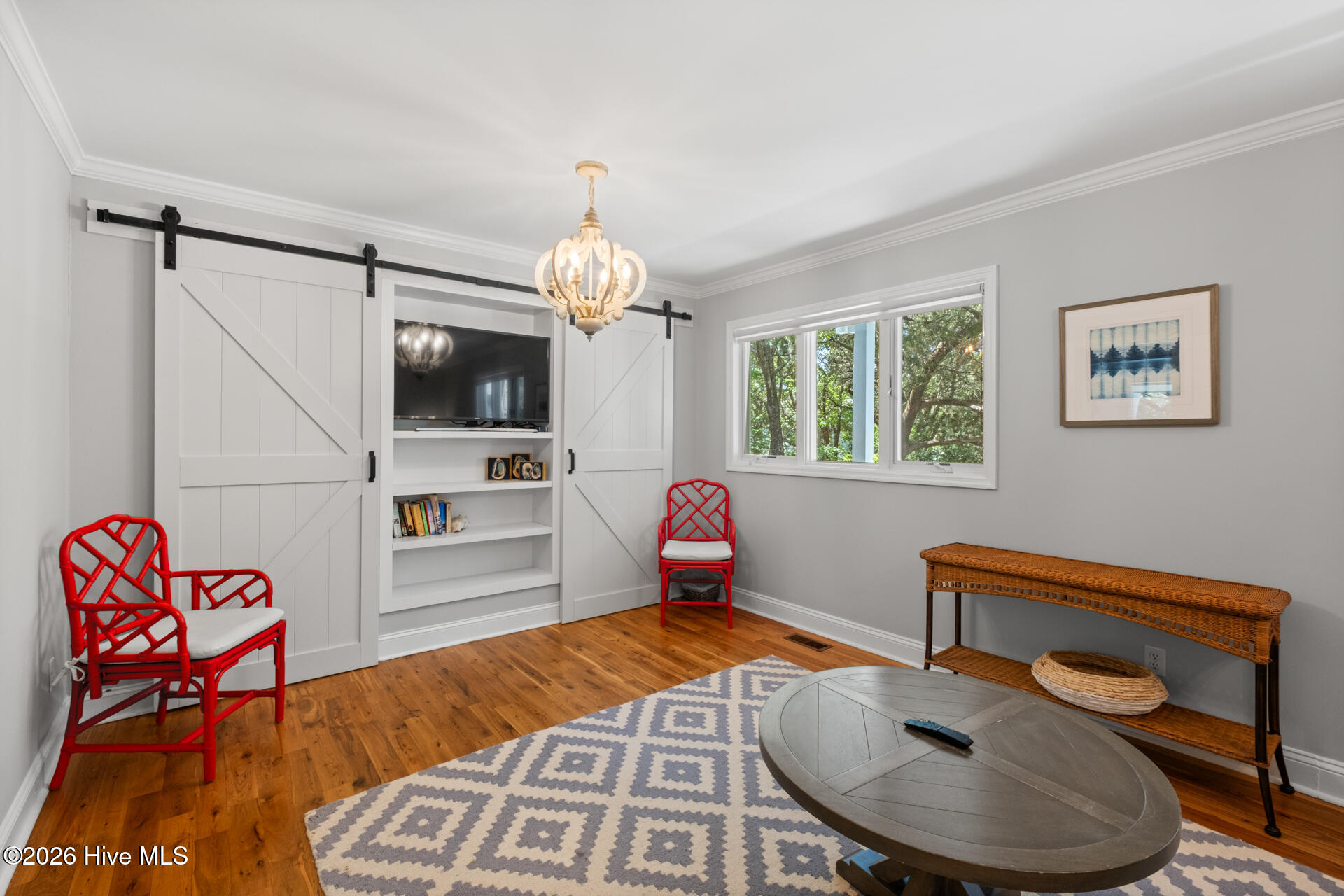 100569244 | Photo 14