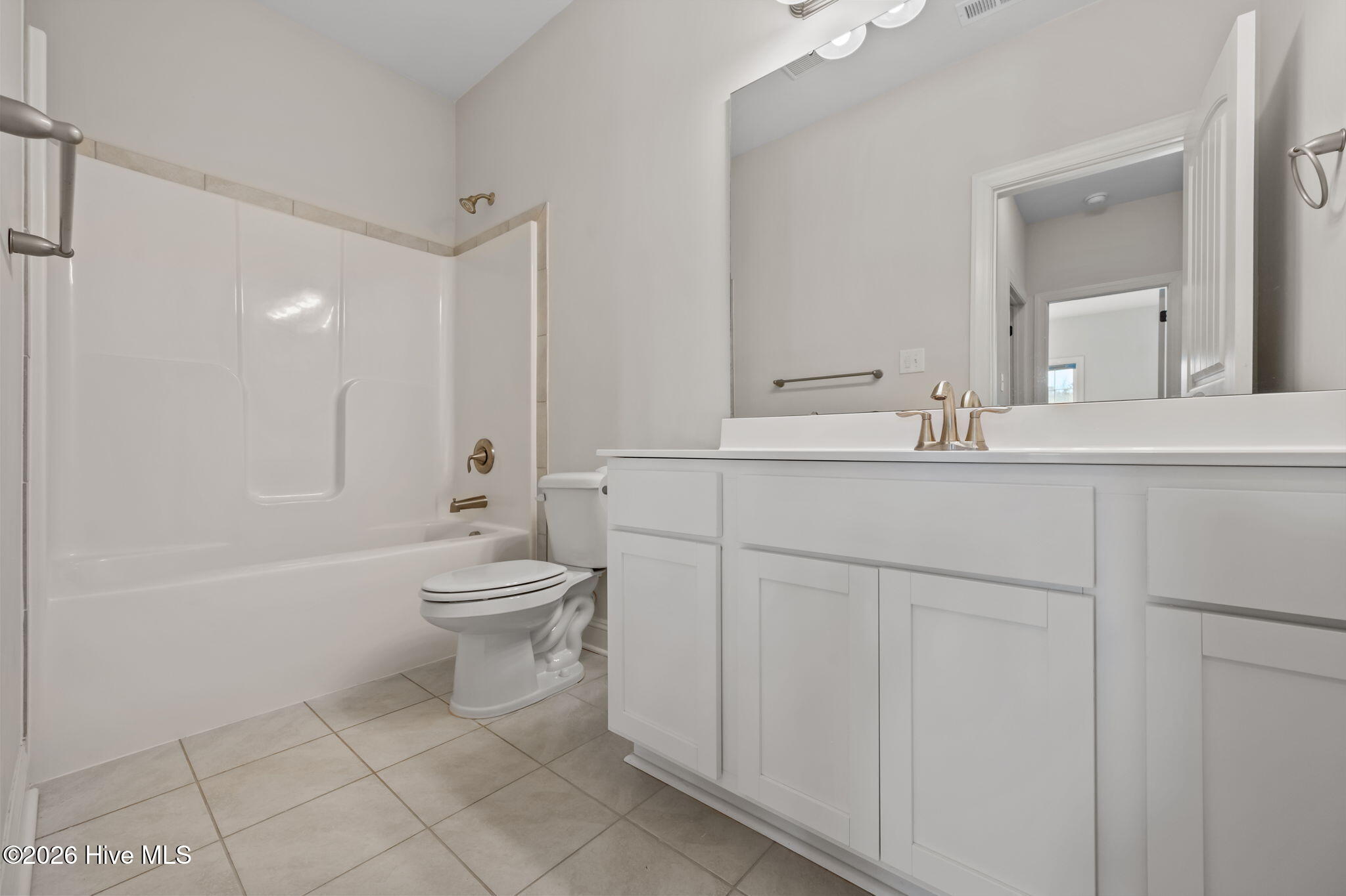 100561720 | Photo 33