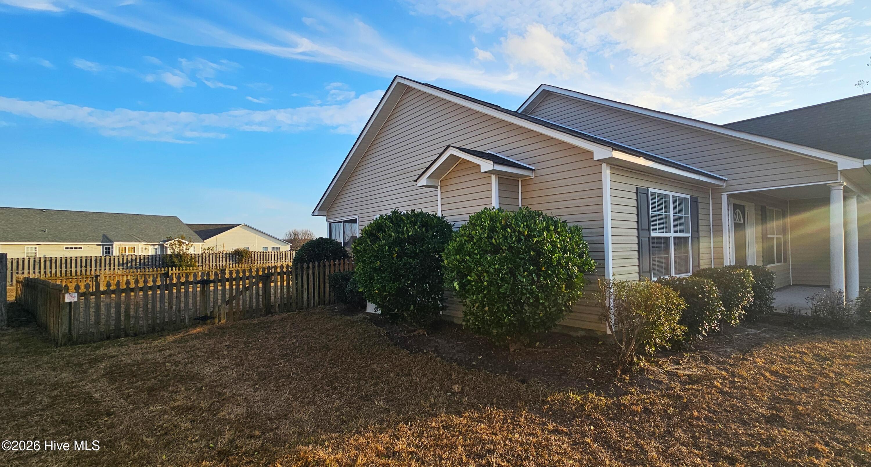 100548448 | Photo 53