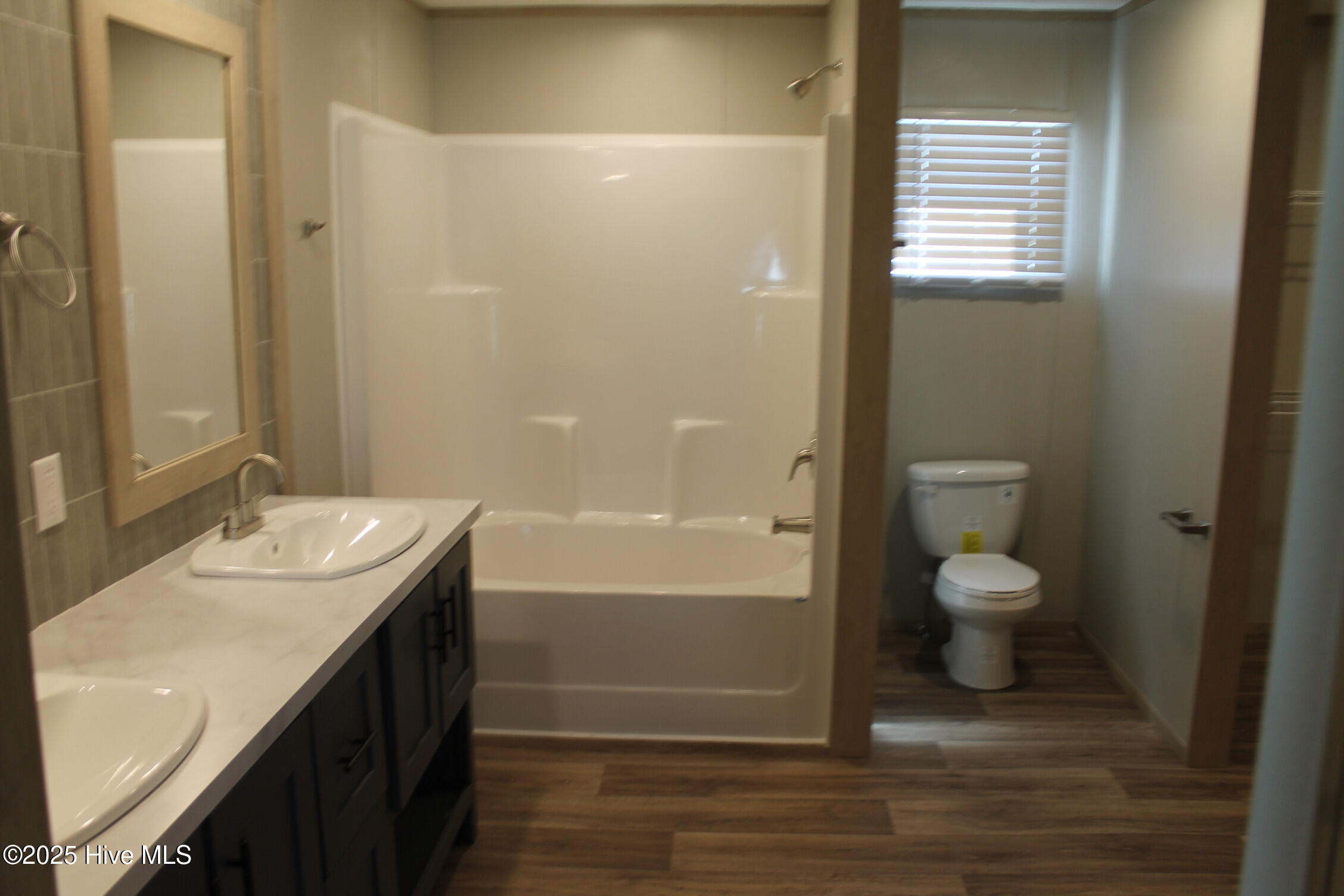 100528403 | Photo 32