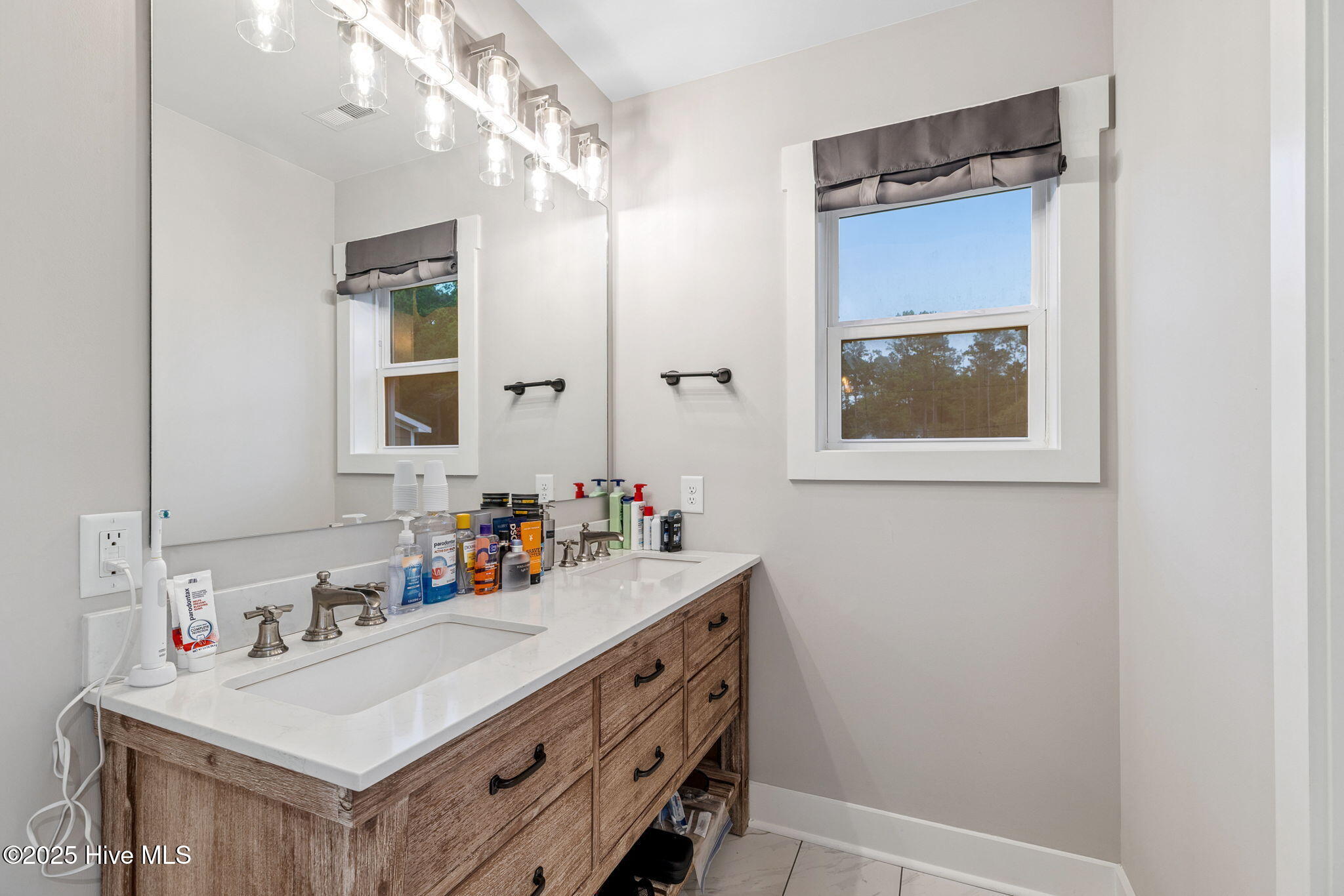 100520398 | Photo 32