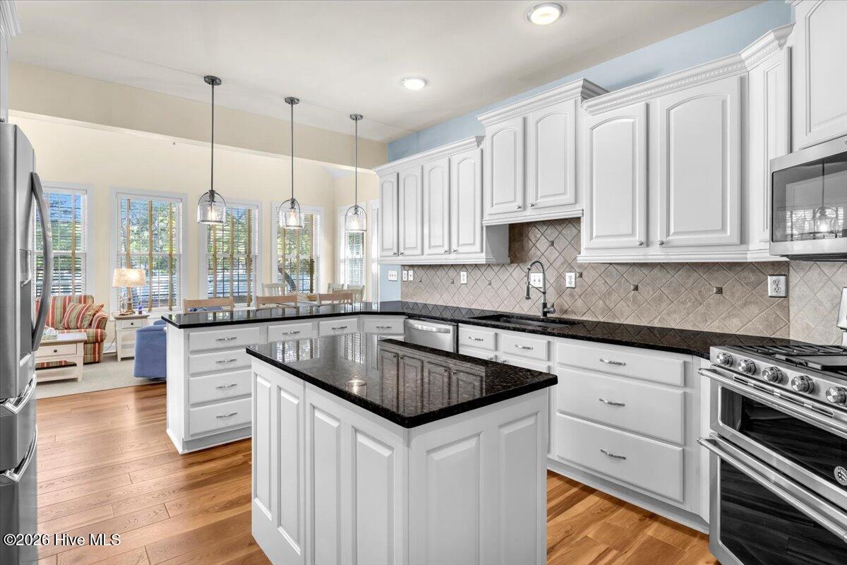 100567087 | Photo 32