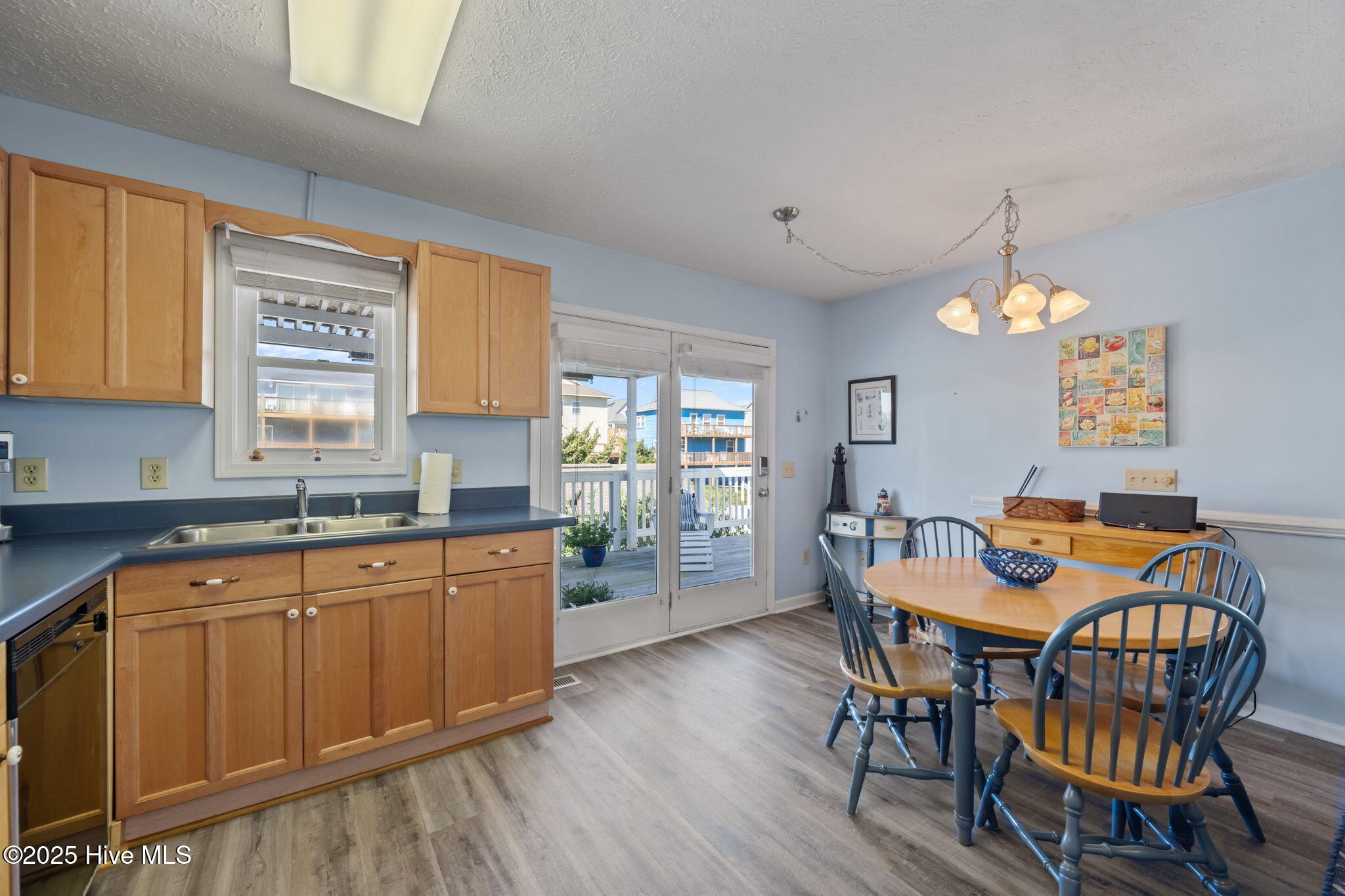 100538704 | Photo 50