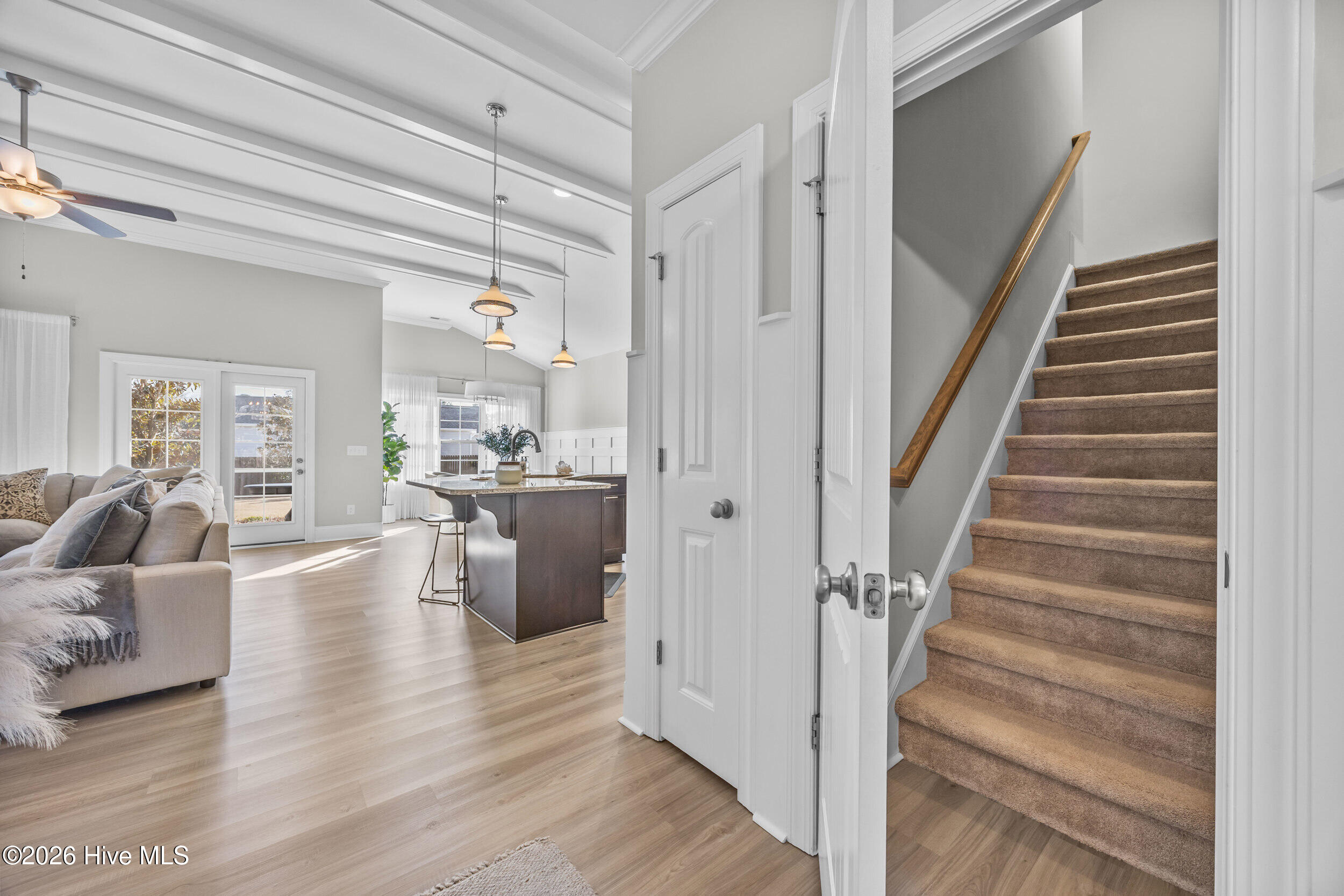 100550953 | Photo 12