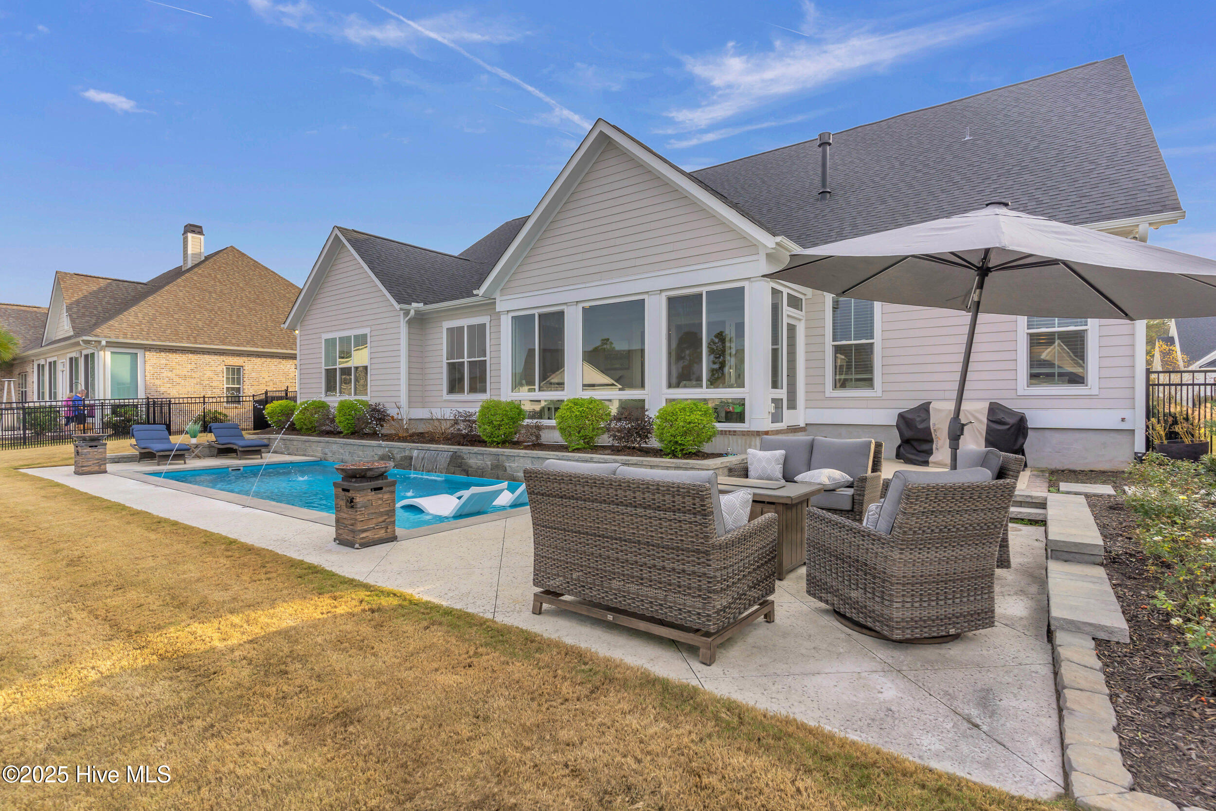 100543142 | Photo 48