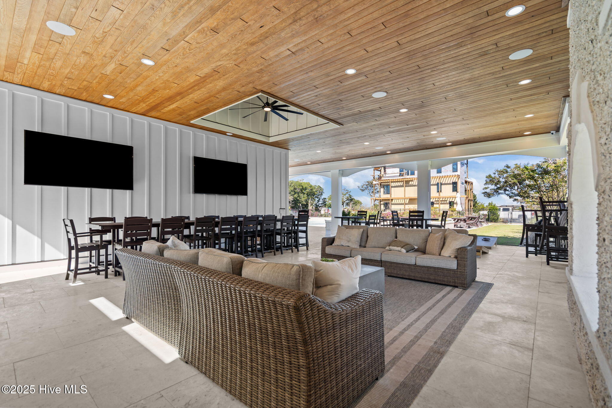 100532094 | Photo 25