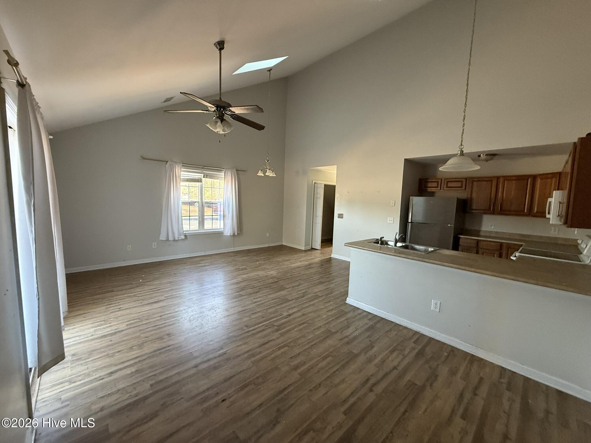 100547385 | Photo 16