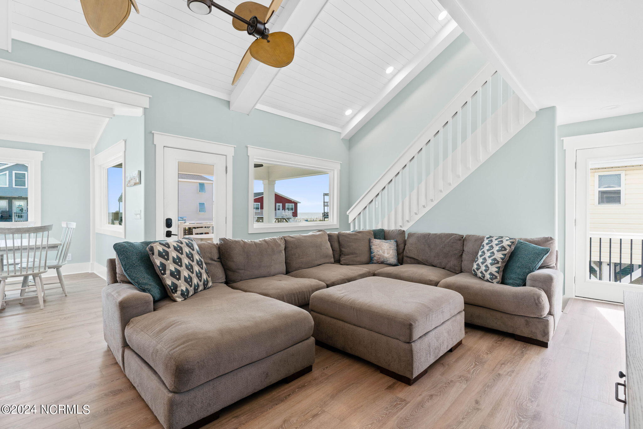 100464984 | Photo 28