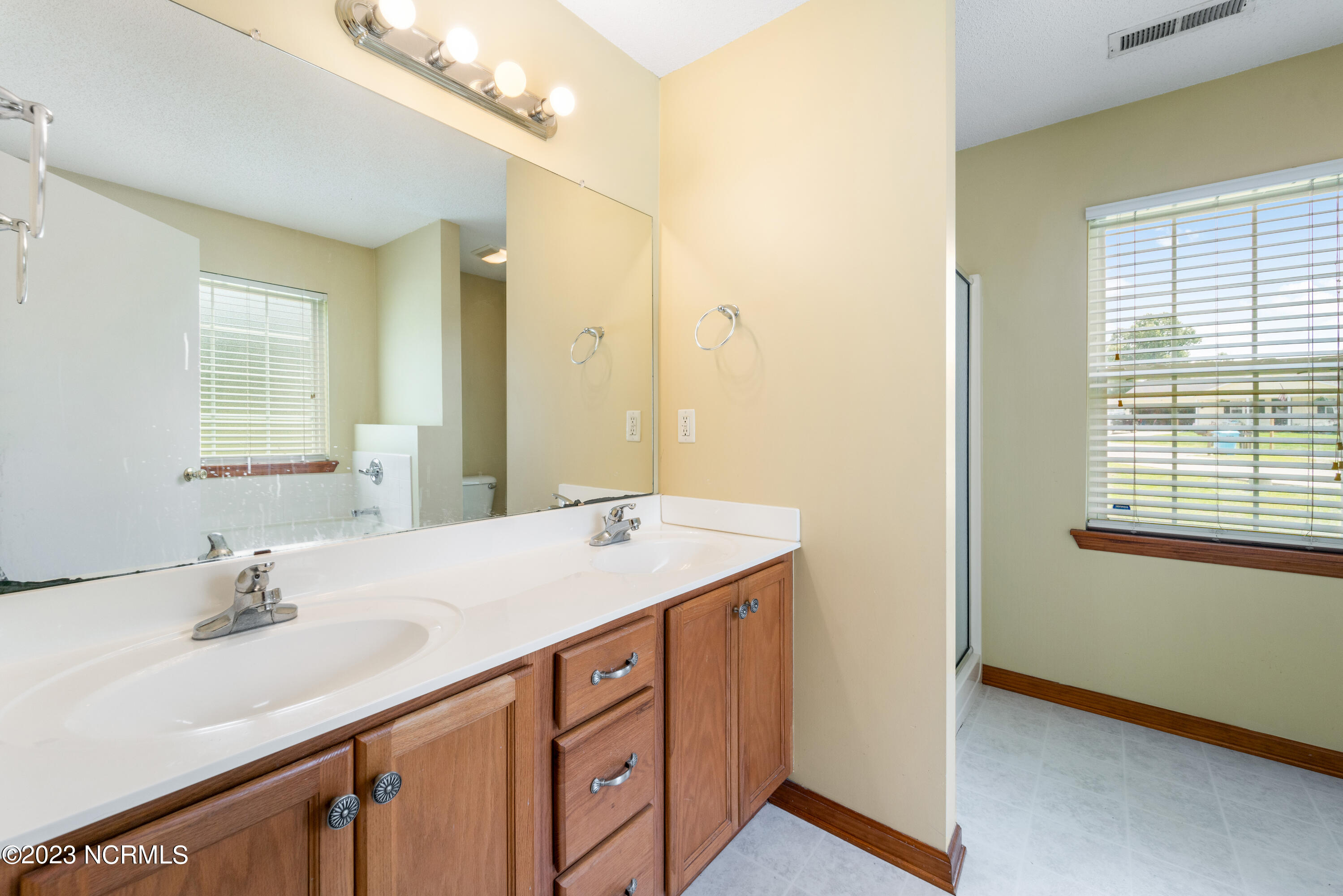 100564782 | Photo 22