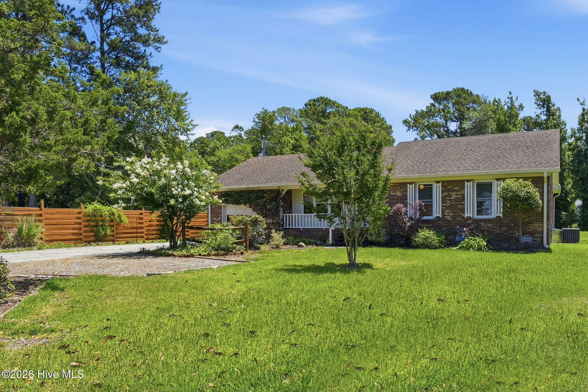100586292 | Photo 4