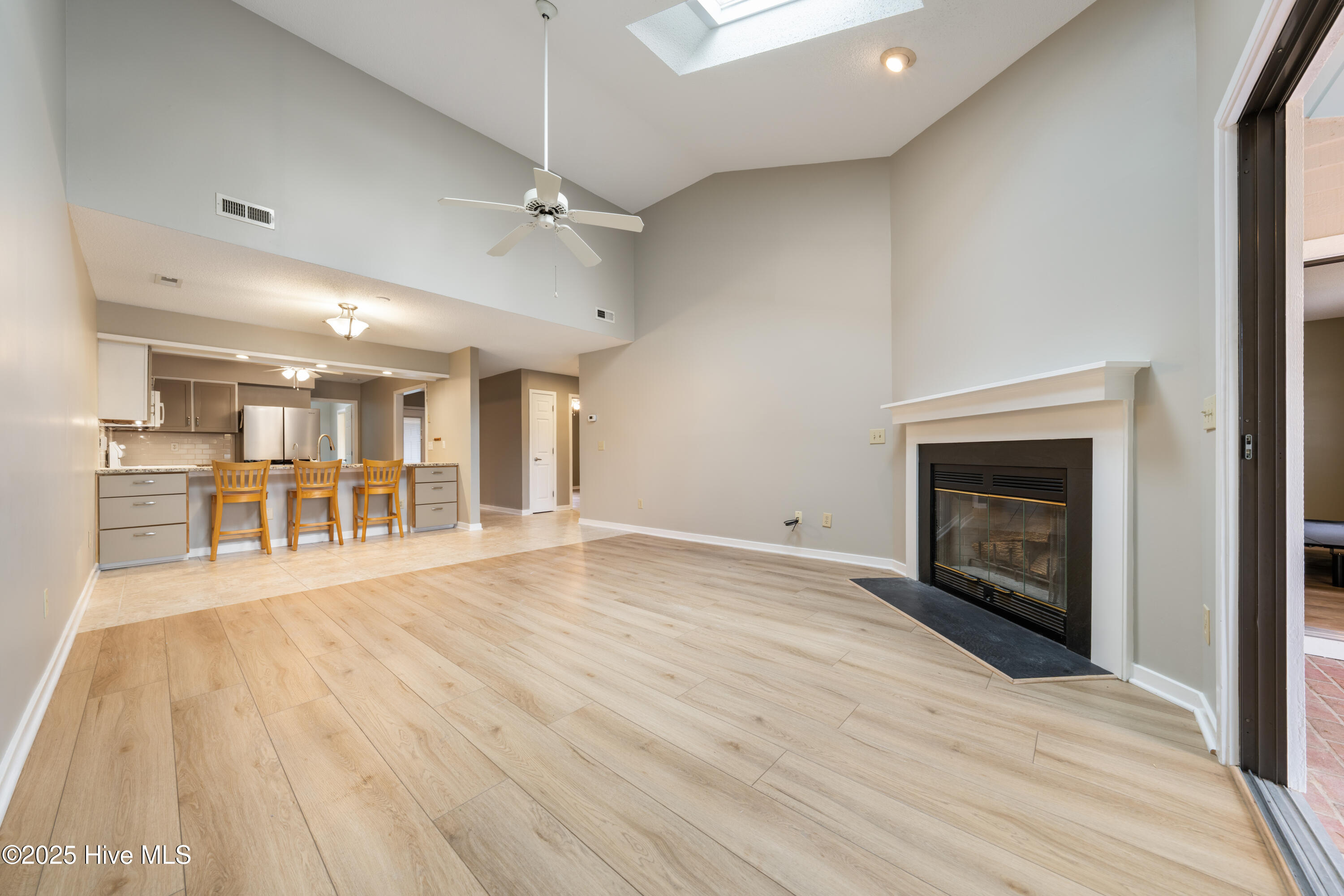 100543357 | Photo 24