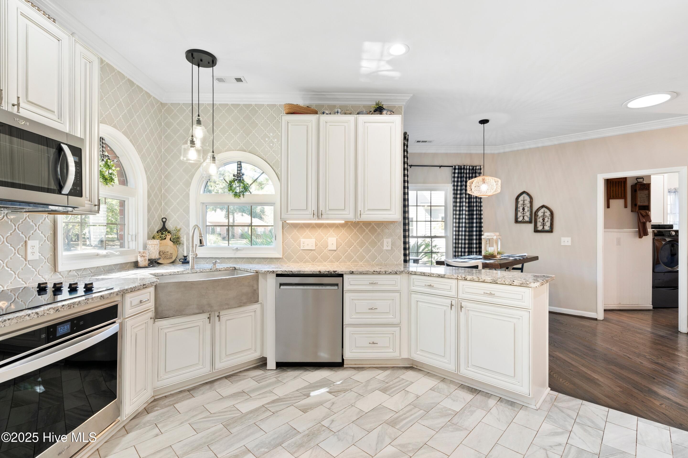 100538310 | Photo 28