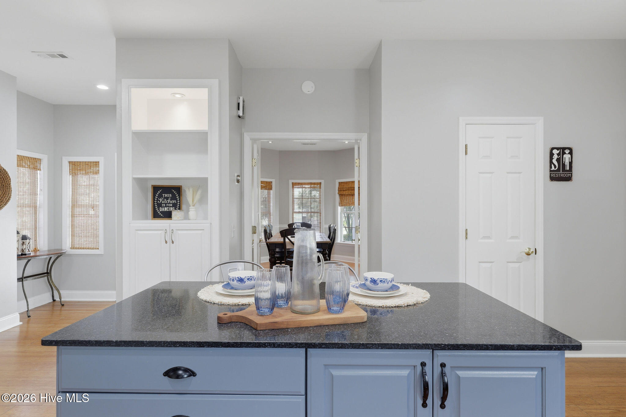 100565537 | Photo 48