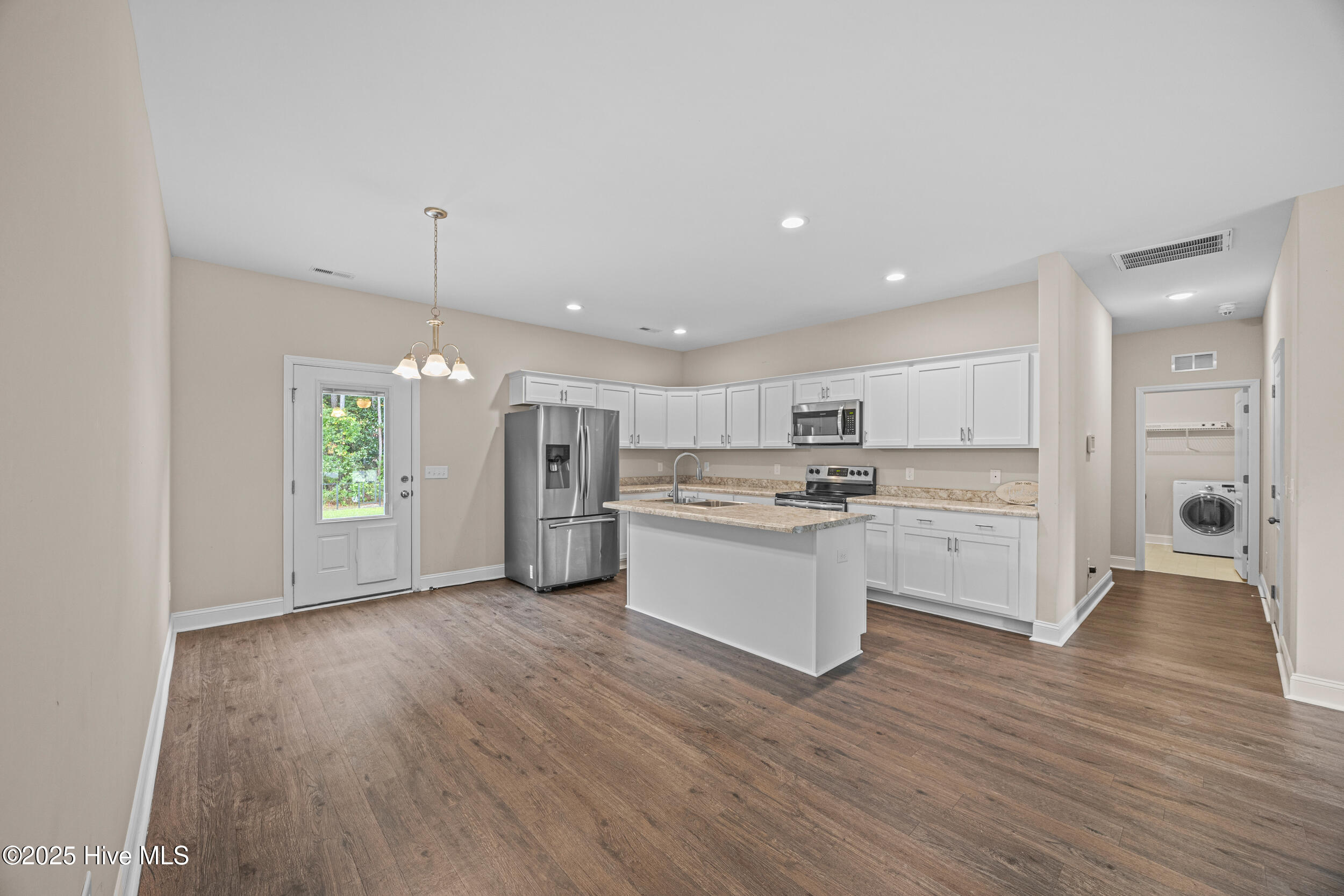 100531744 | Photo 13