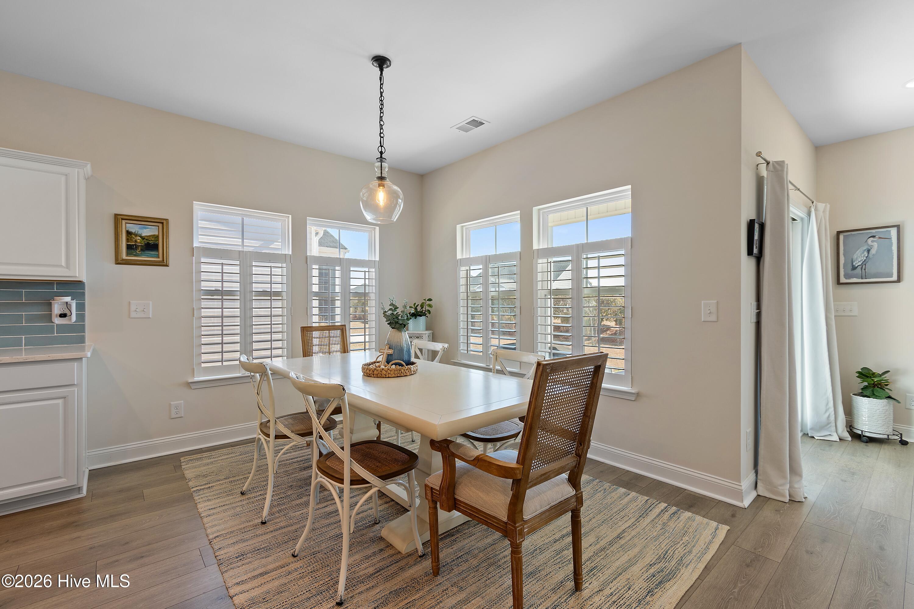 100555351 | Photo 11