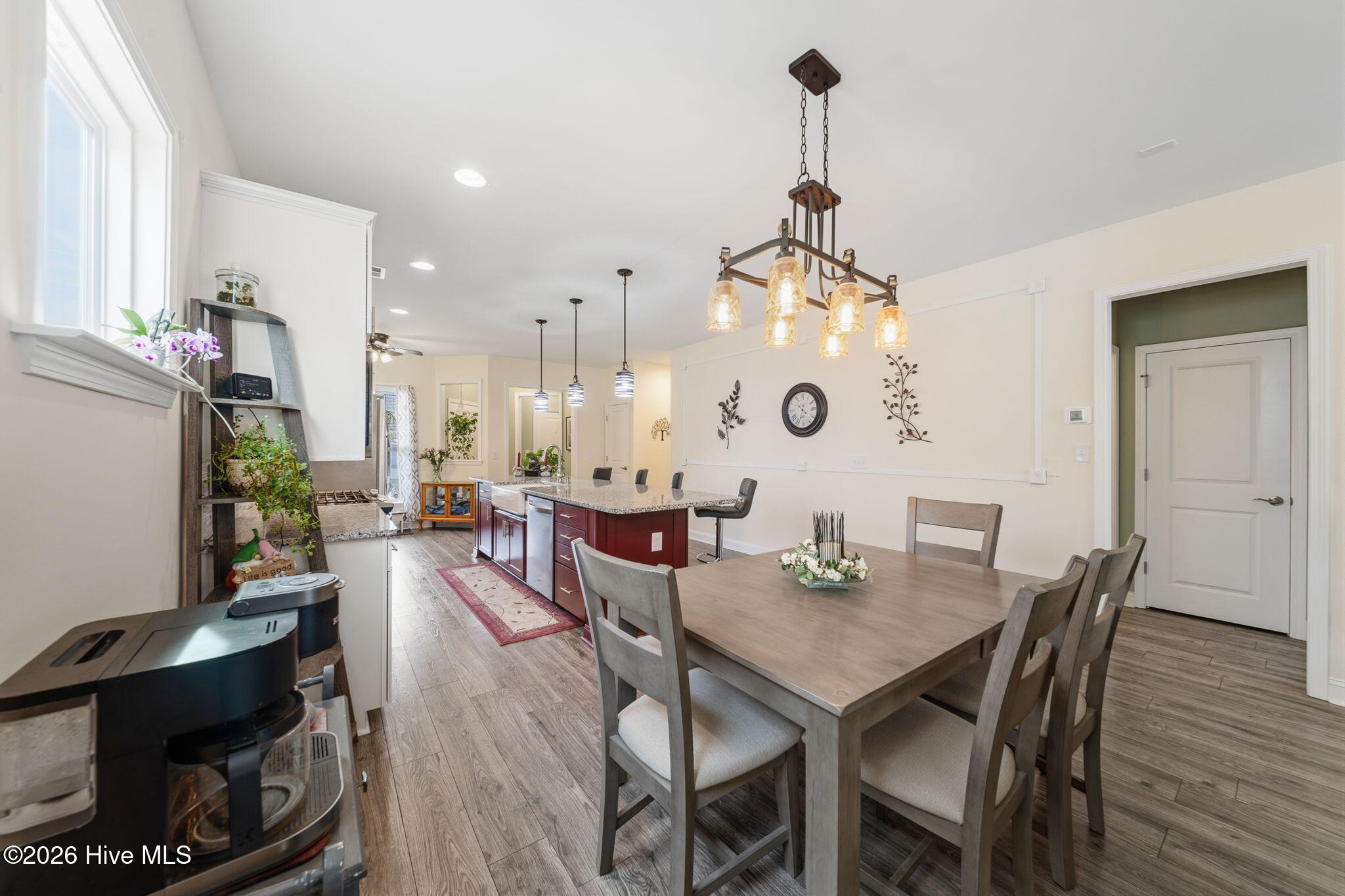 100565858 | Photo 22