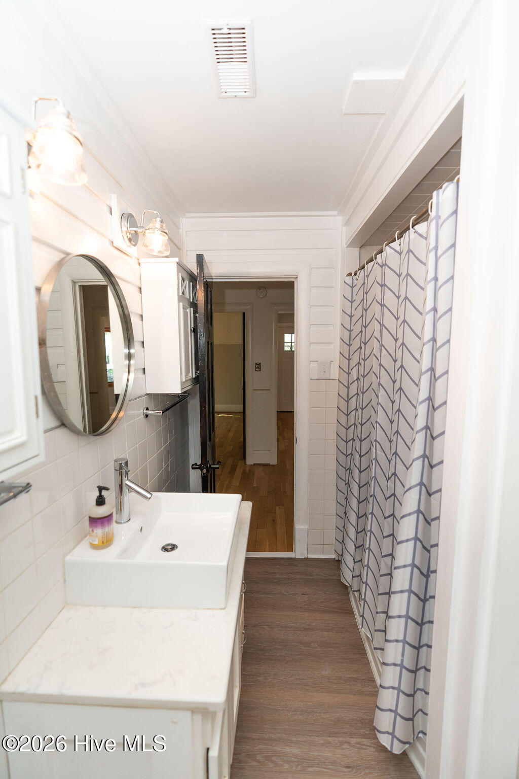 100554317 | Photo 22