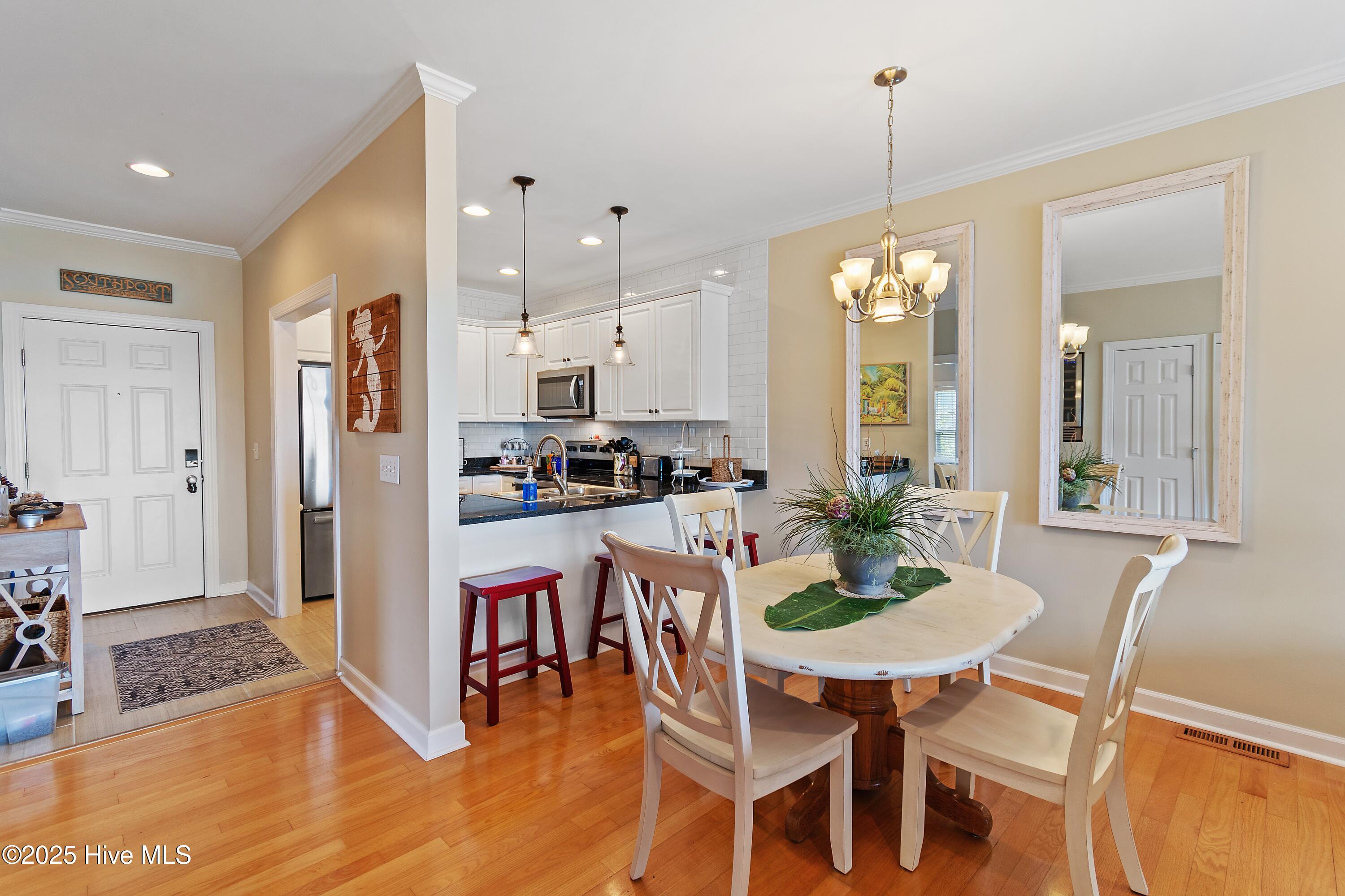 100502983 | Photo 14