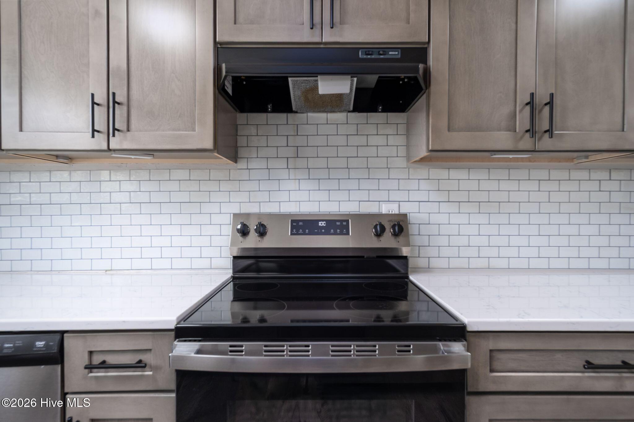 100568369 | Photo 22